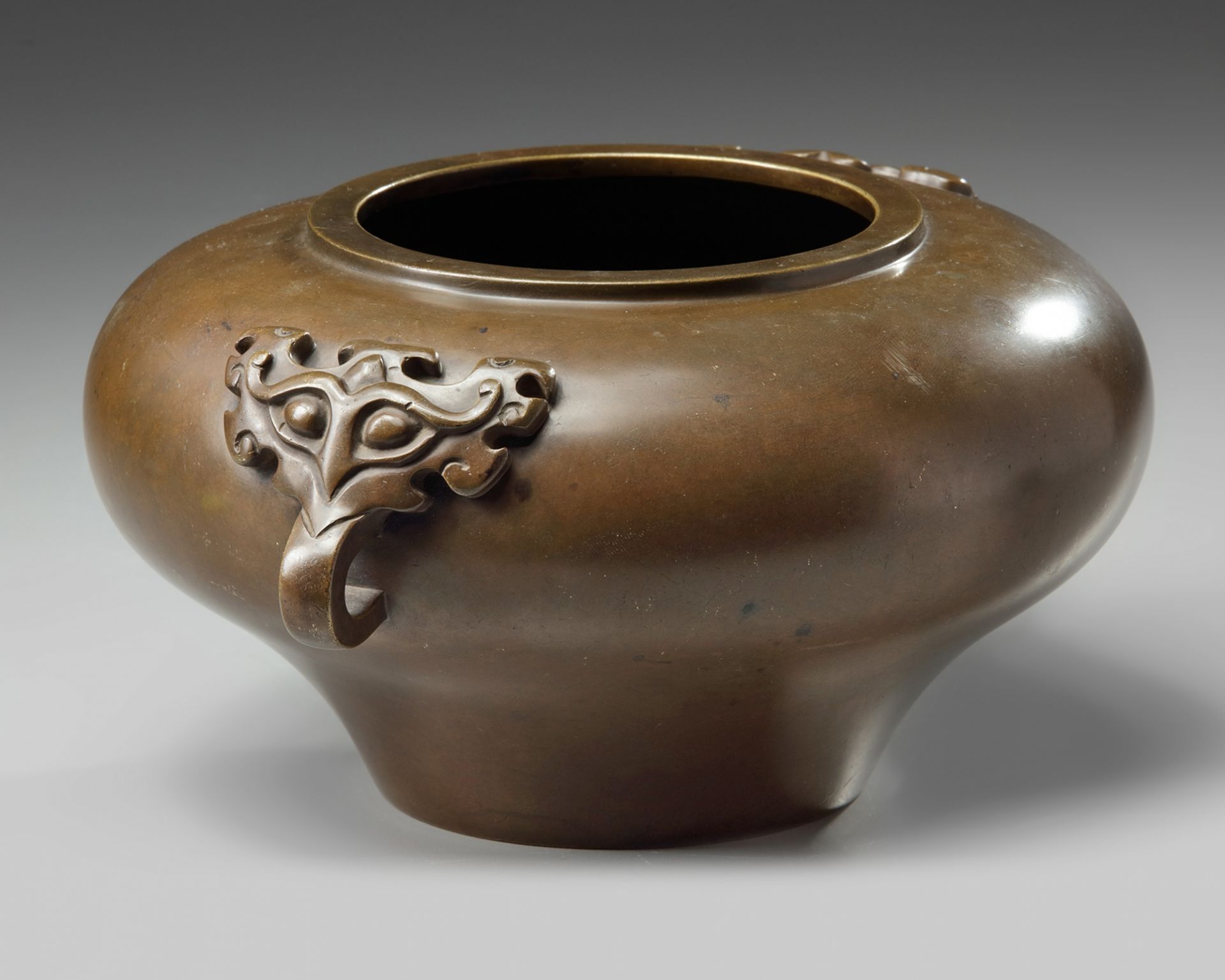 A Chinese bronze 'taotie' censer - Image 2 of 5