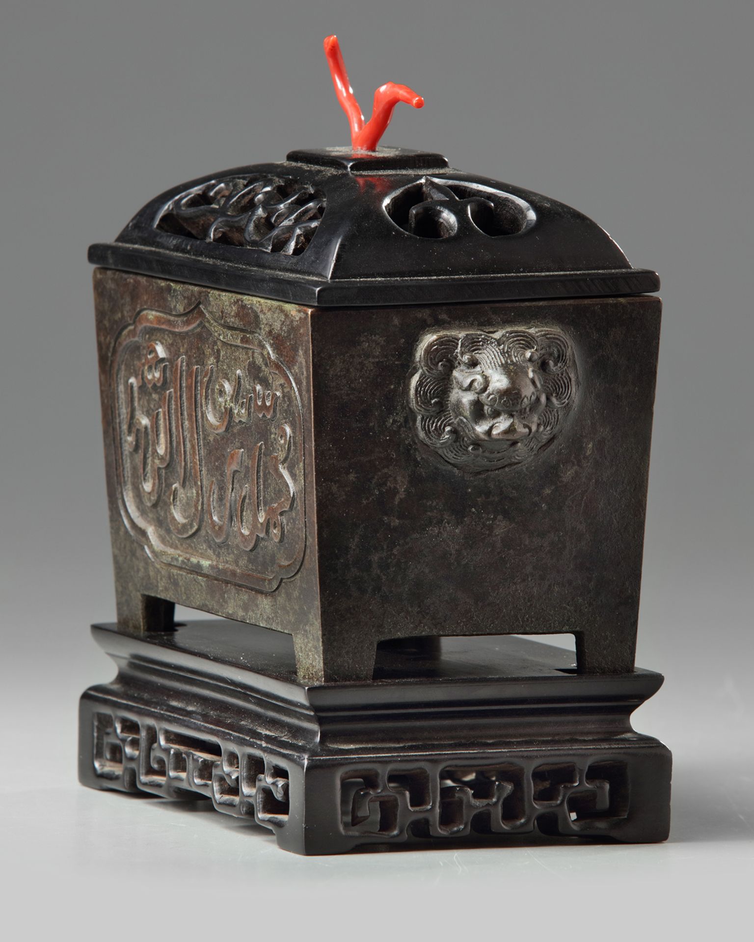 A Chinese bronze tripod censer for the Islamic market - Image 6 of 6