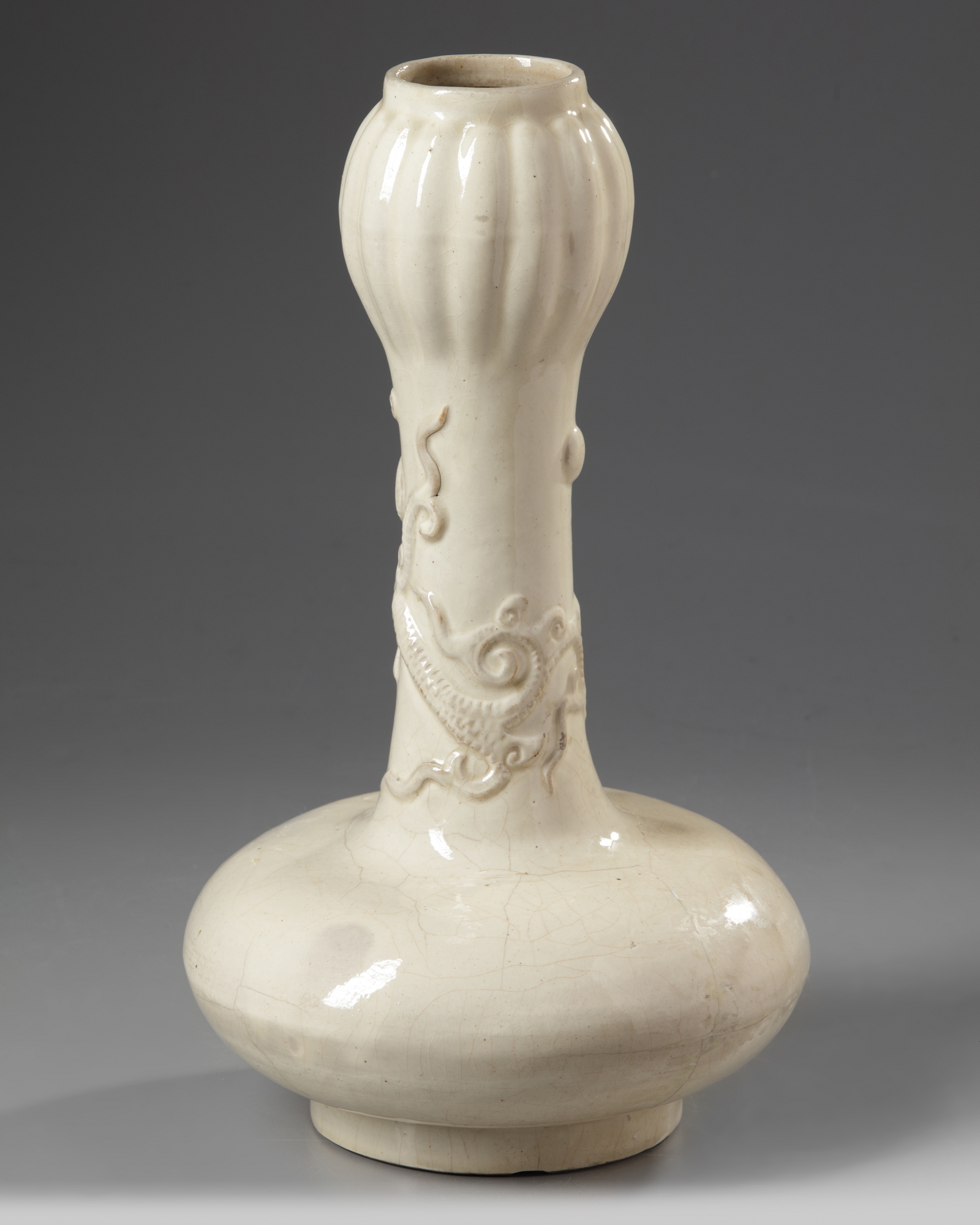 A Chinese cream crackle-glazed garlic mouth vase - Image 3 of 5