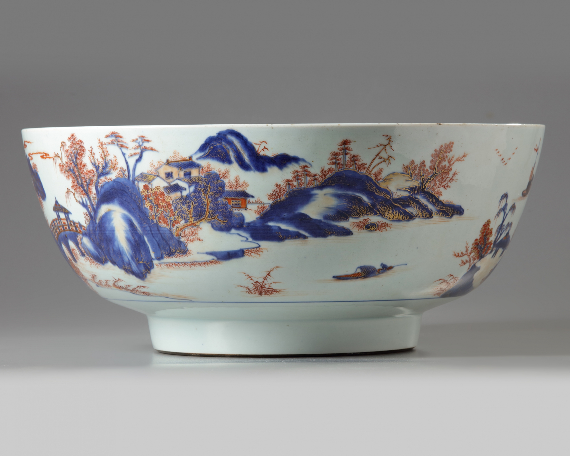 A large Chinese imari punch bowl - Image 3 of 5