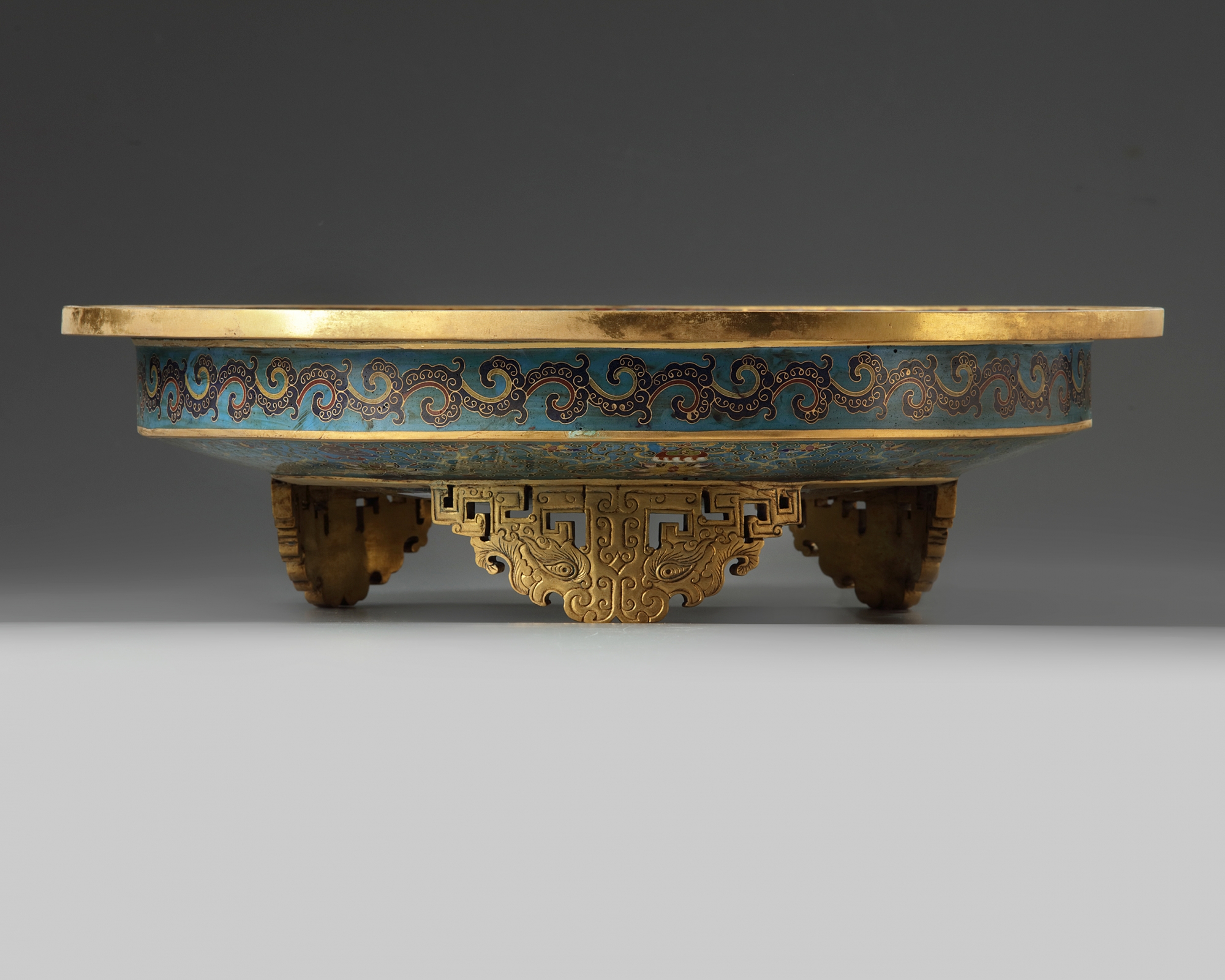 A Chinese cloisonné enamel tripod basin - Image 3 of 5