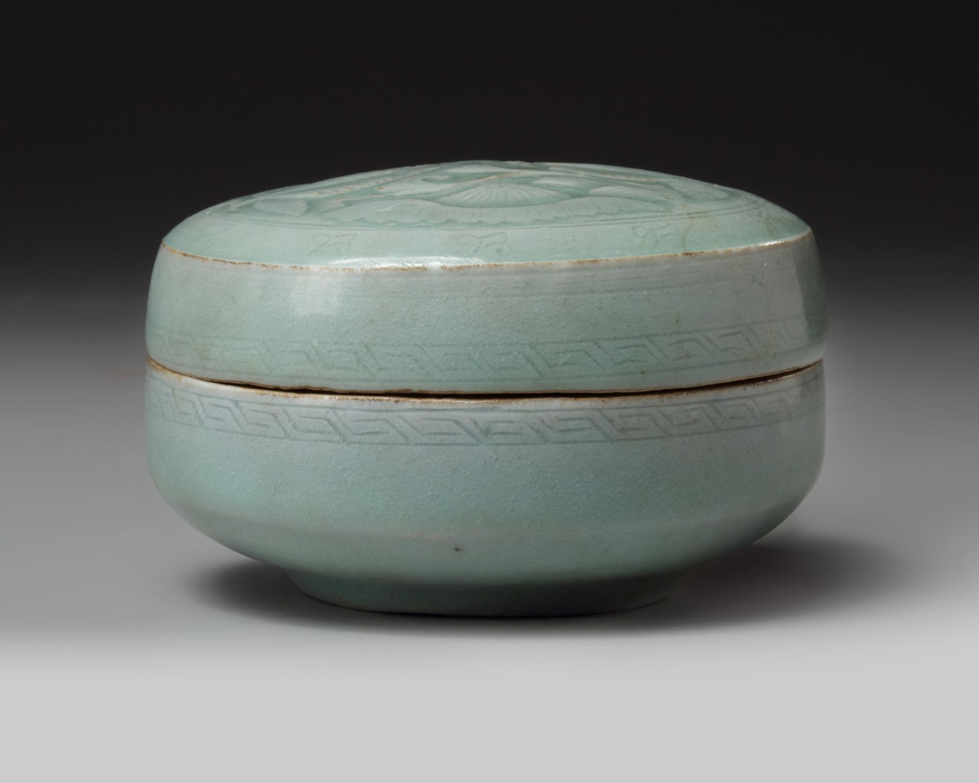 A Korean celadon glazed cosmetic box and cover