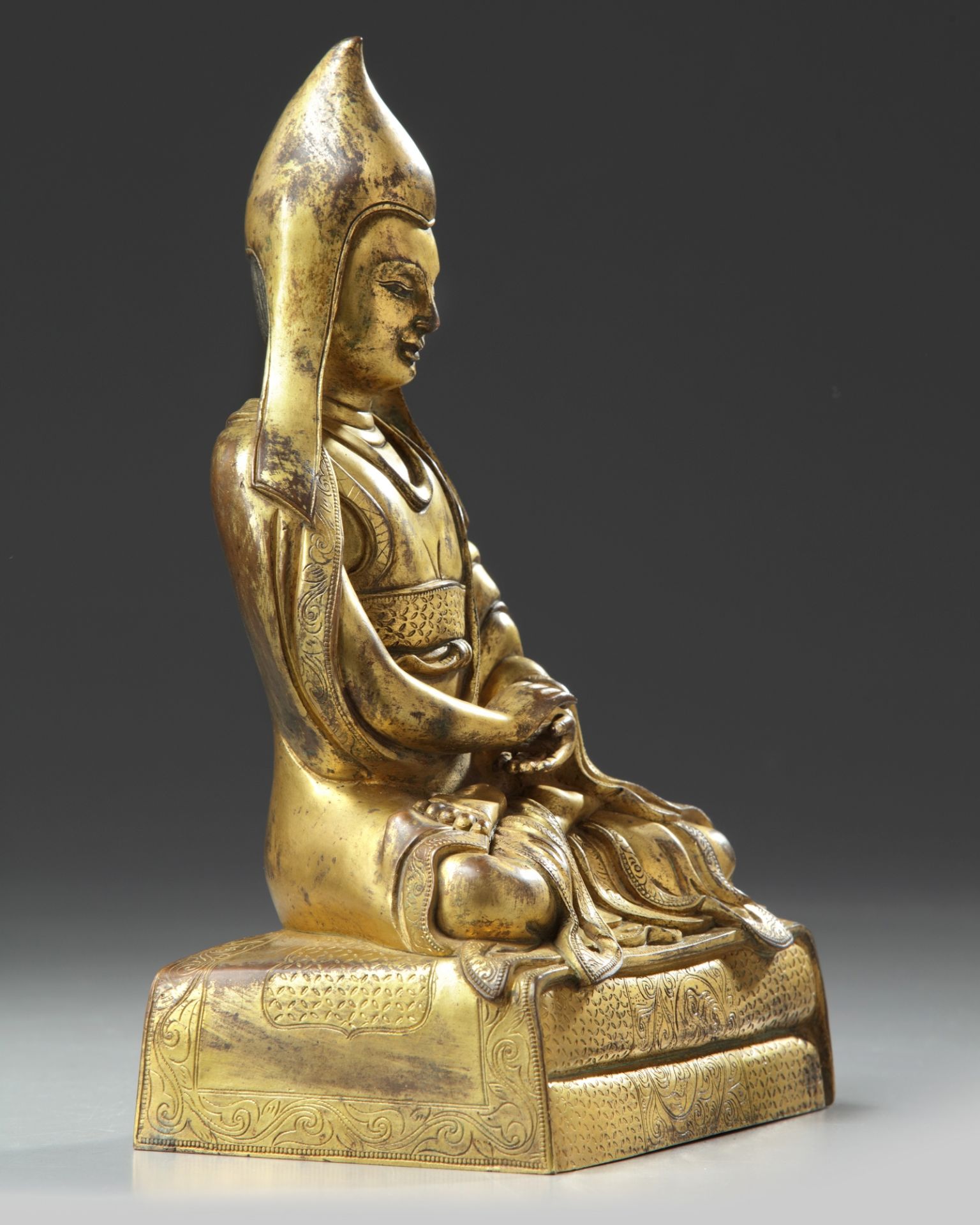 A Chinese gilt bronze figure of a Lama - Image 2 of 5