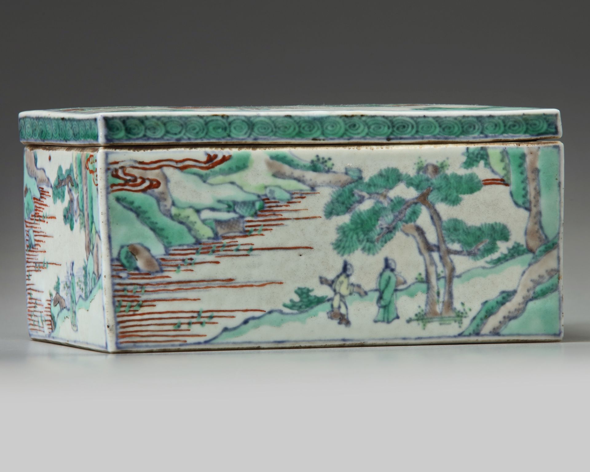 A Chinese doucai 'scholars' box and cover - Image 2 of 5