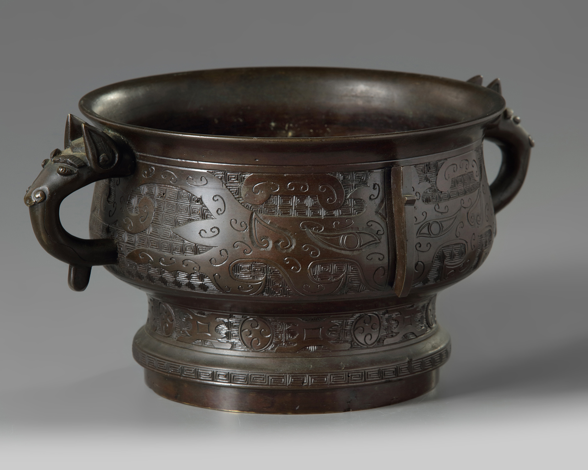 A Chinese bronze 'archaistic' censer, gui - Image 2 of 5