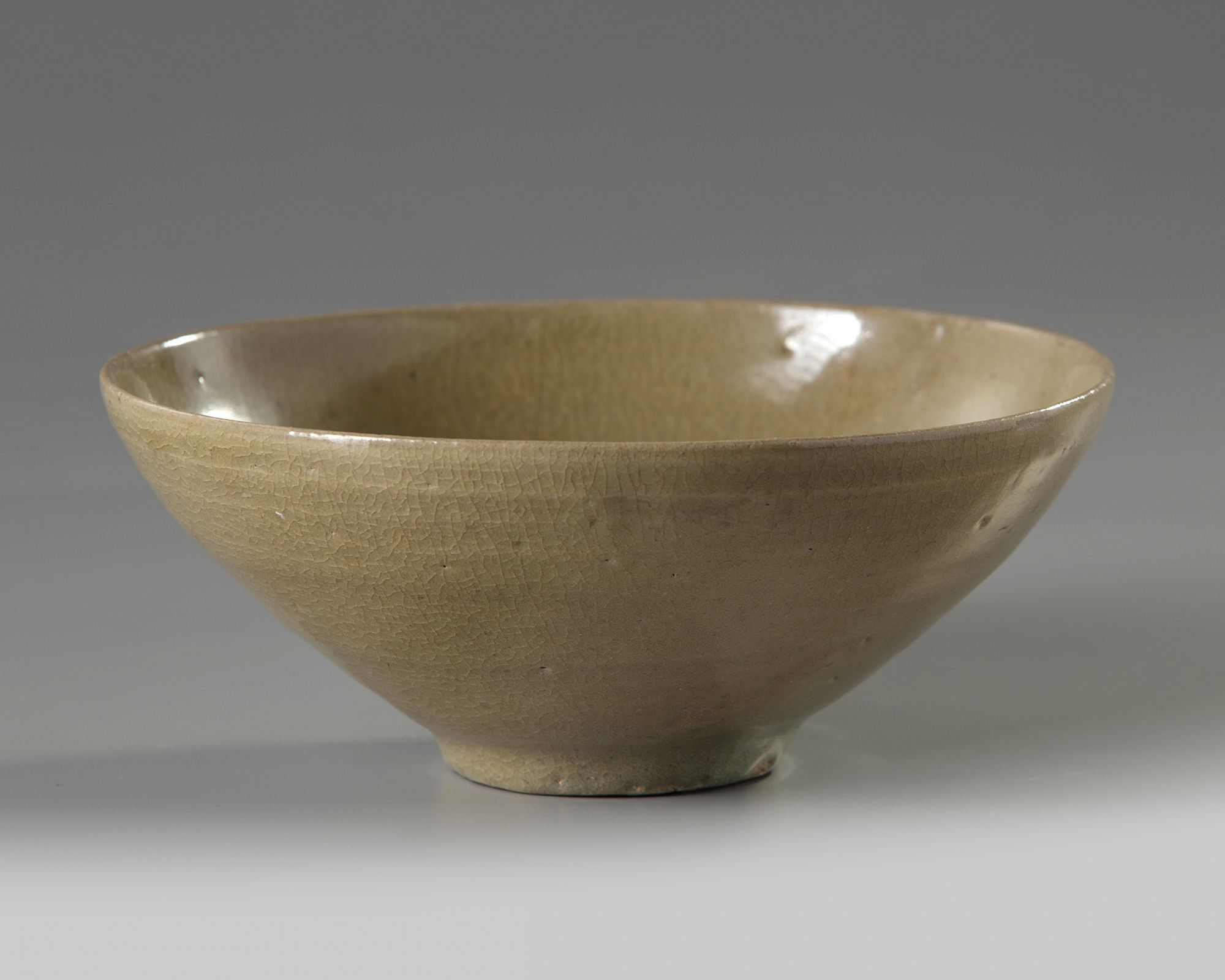 A Korean celadon glazed bowl - Image 3 of 5