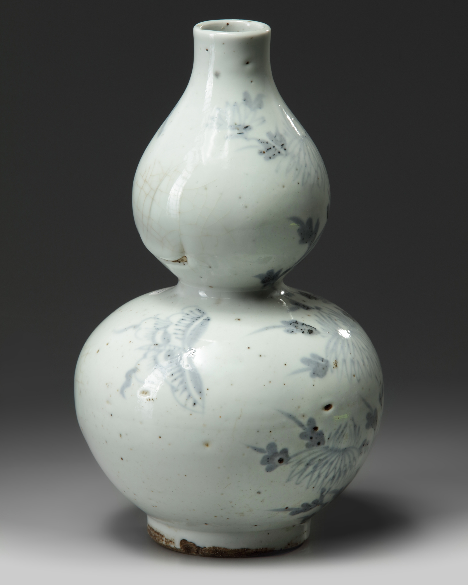 A Korean blue and white 'butterfly and chrysanthemum' double gourd vase - Image 2 of 5