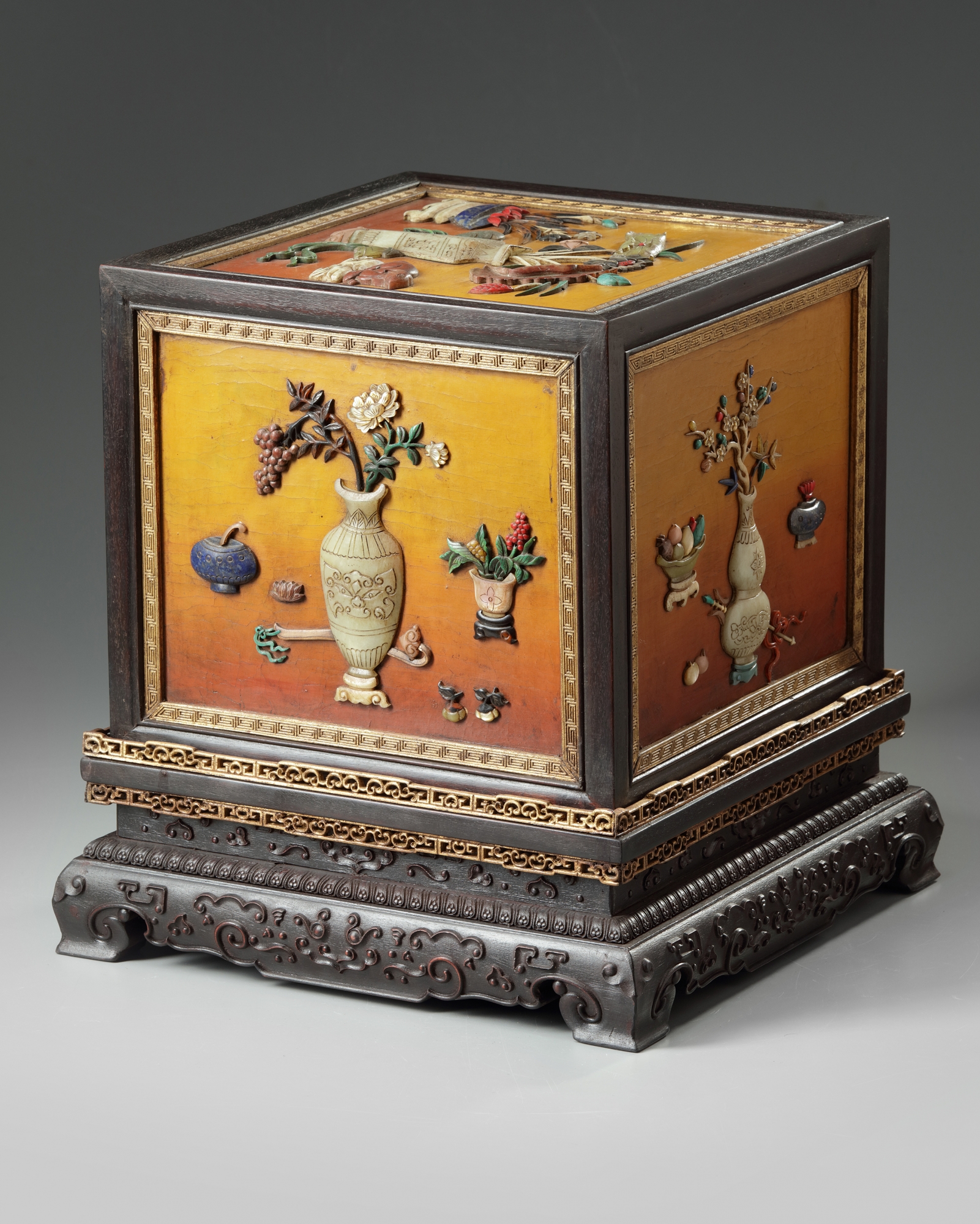 A Chinese hongmu display cabinet and hardstone-inlaid lacquer cover - Image 2 of 5