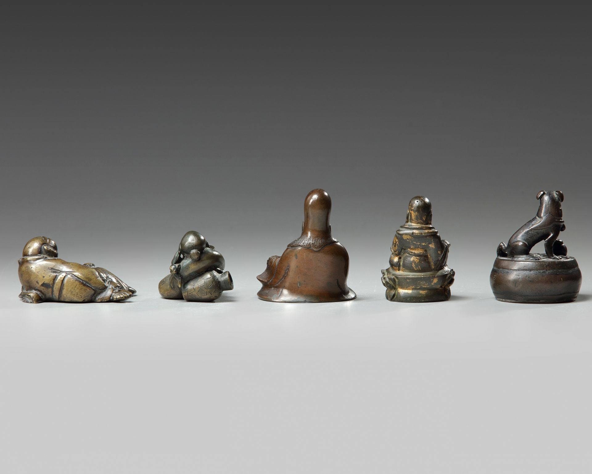 A group of five Chinese bronze scholar's items - Bild 2 aus 3