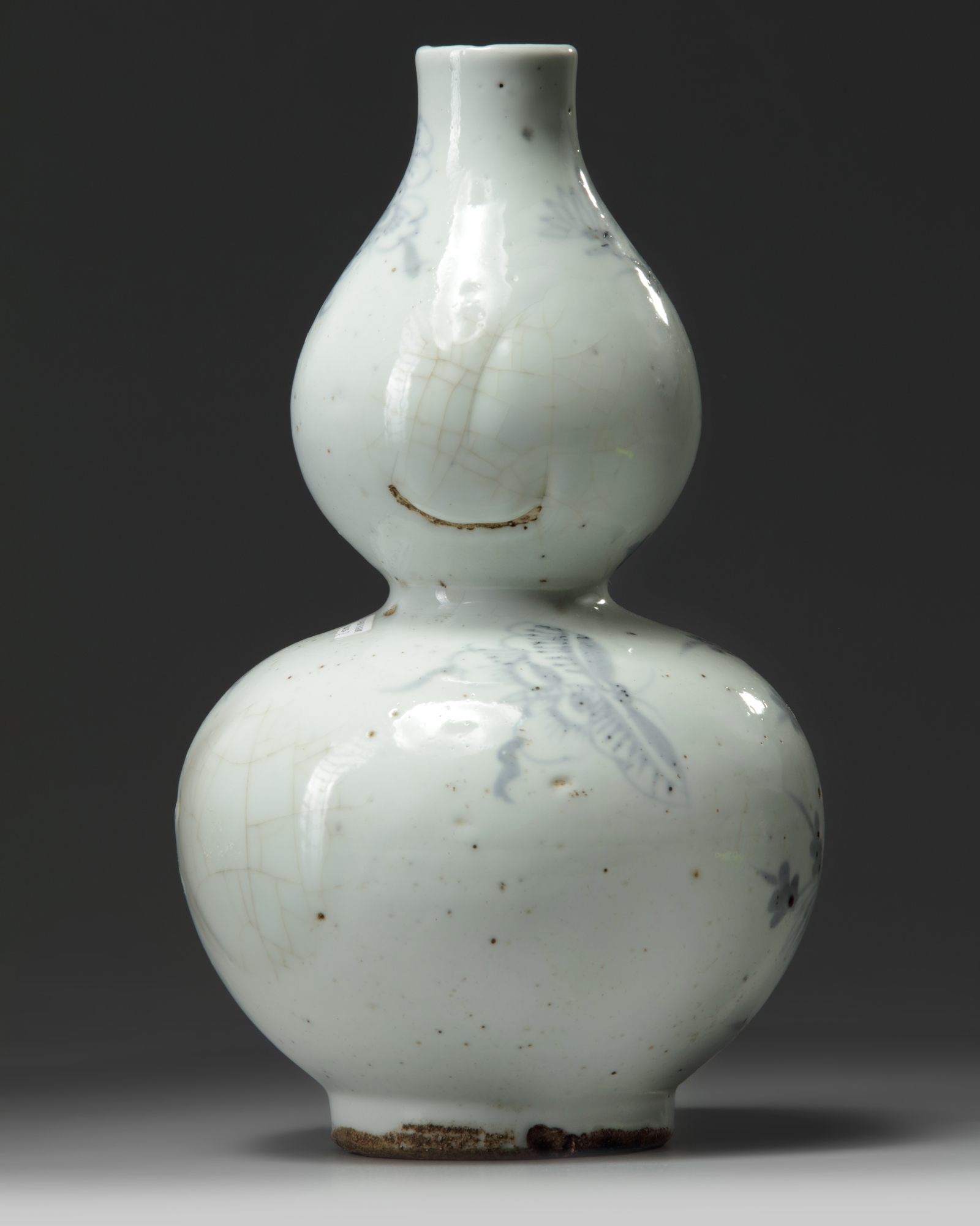 A Korean blue and white 'butterfly and chrysanthemum' double gourd vase - Image 3 of 5