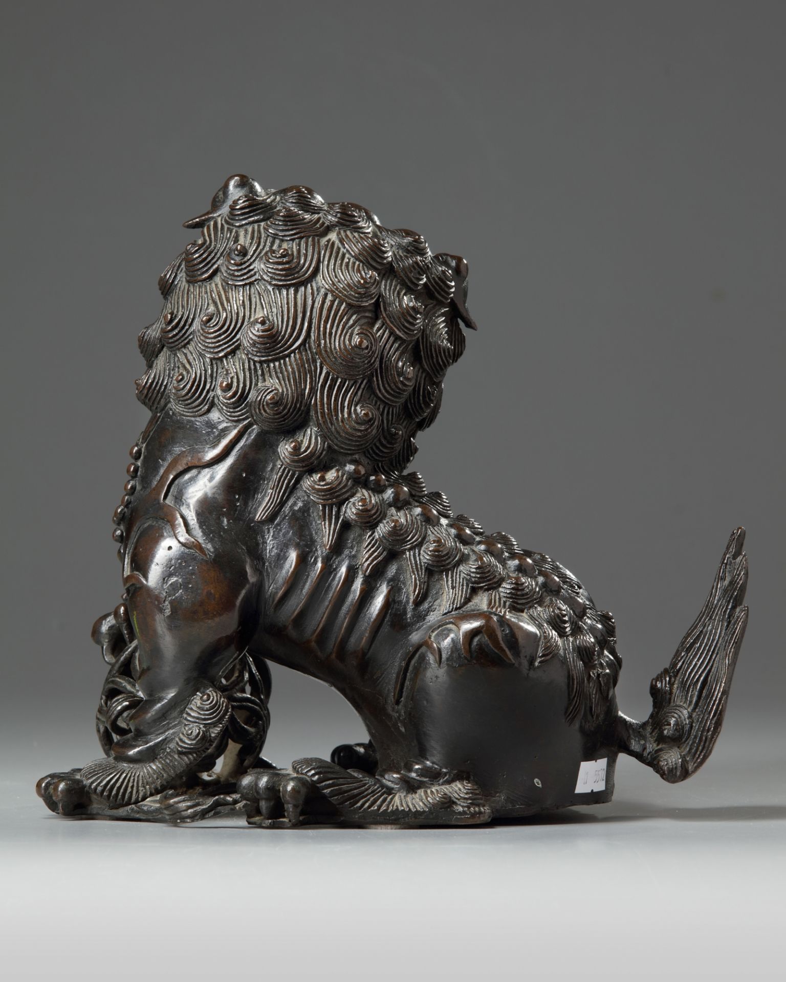 A Chinese bronze Buddhist lion - Bild 3 aus 4