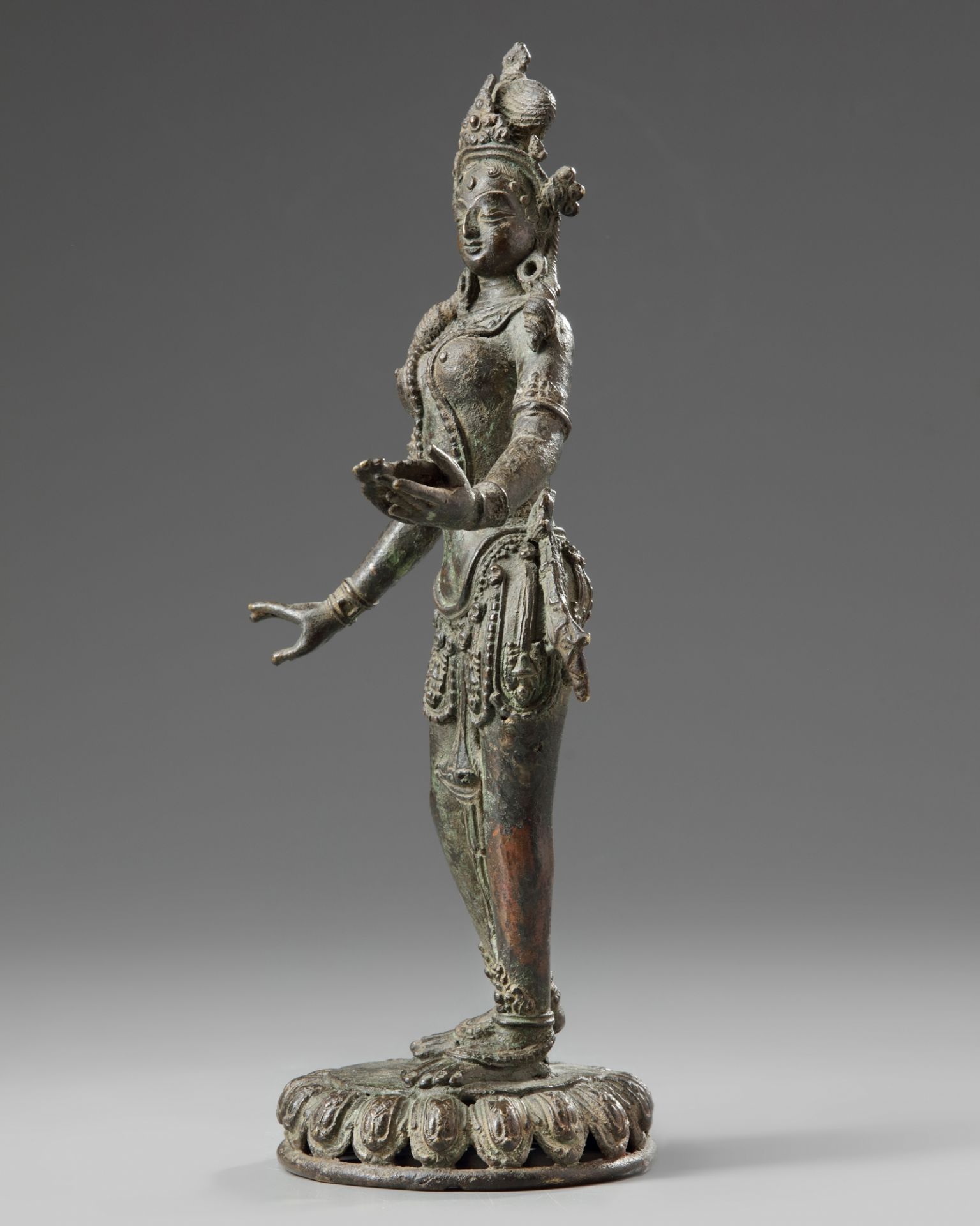 A Nepalese bronze dancing Tara - Bild 2 aus 5