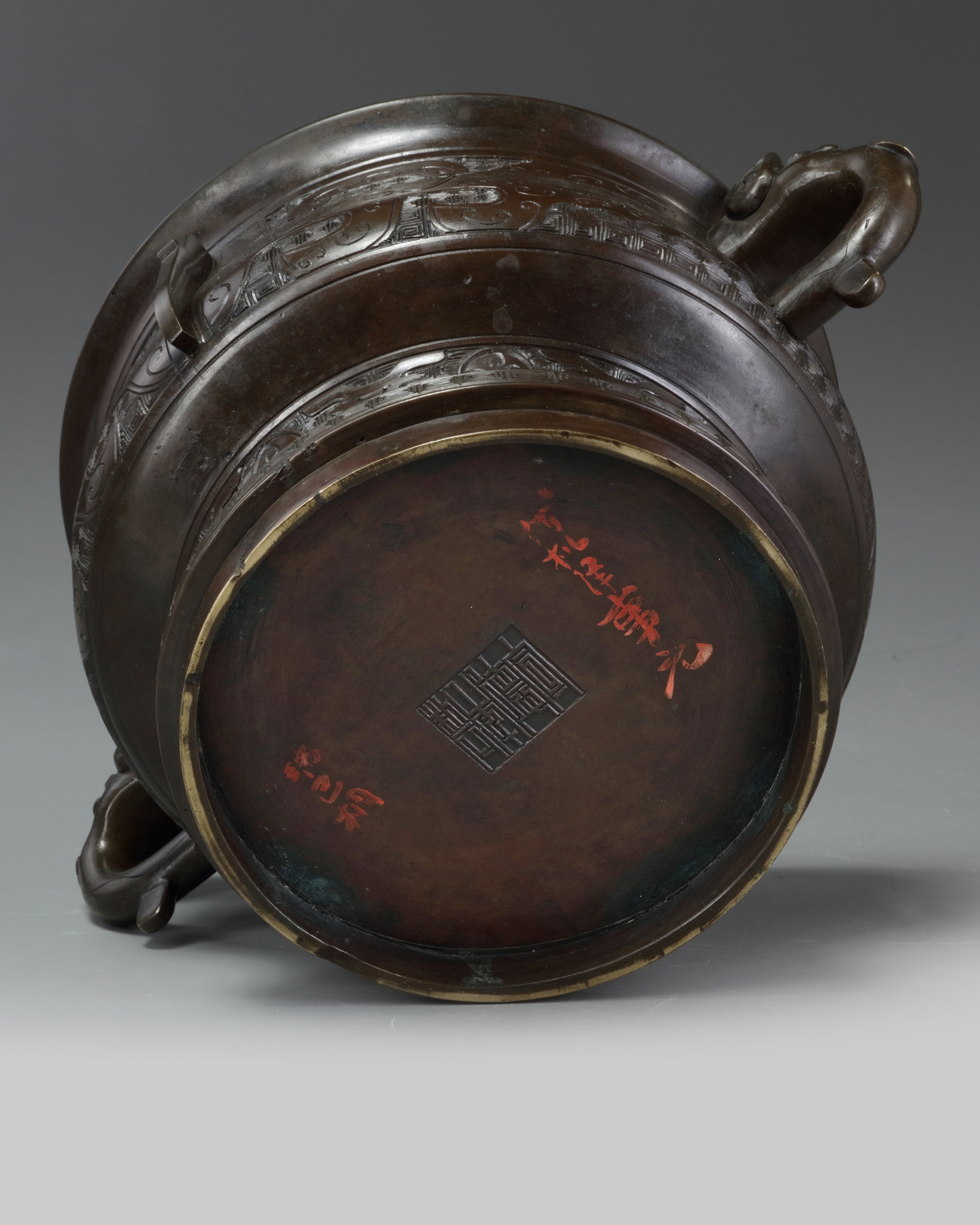 A Chinese bronze 'archaistic' censer, gui - Image 5 of 5