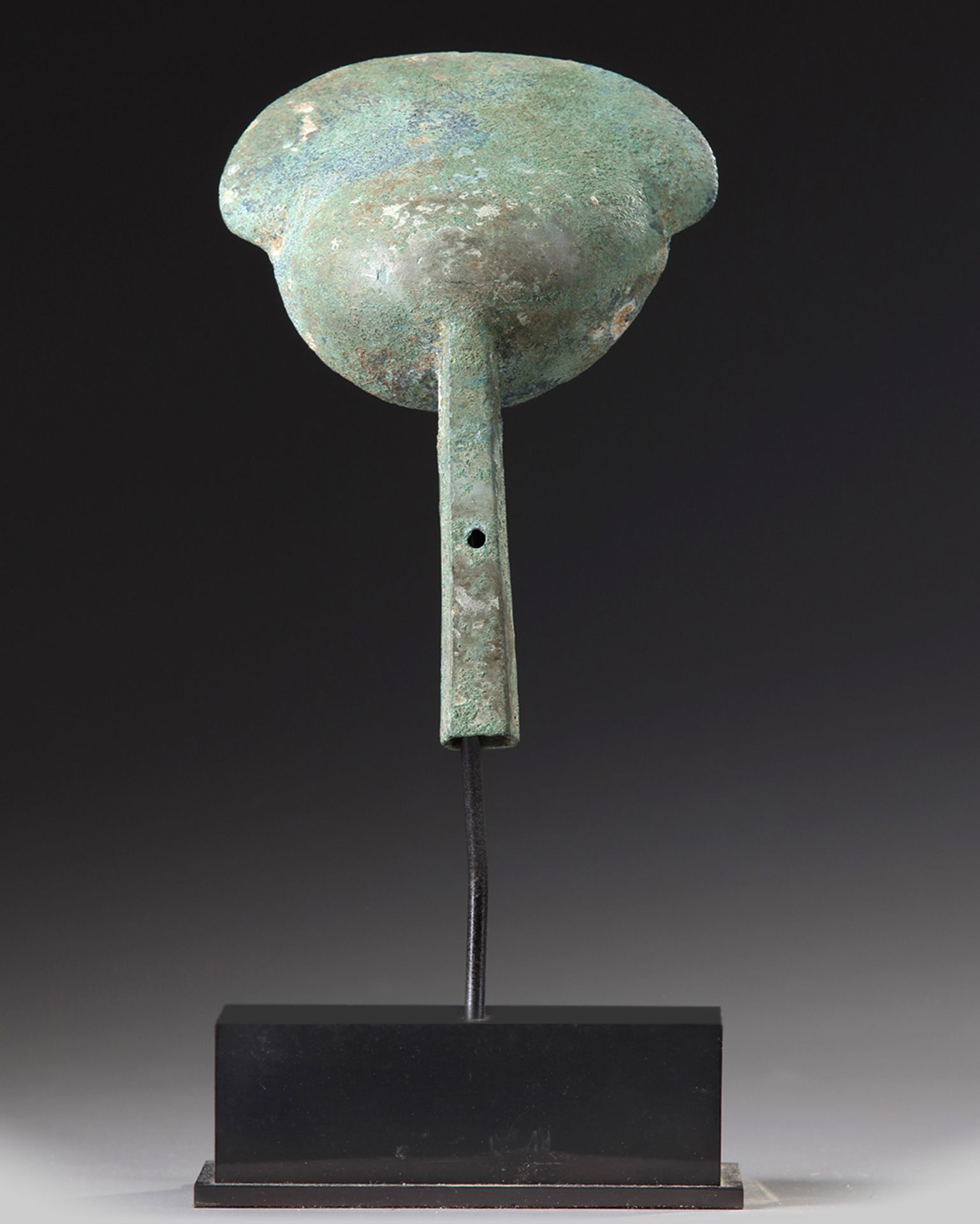 A Chinese bronze ladle - Image 3 of 4