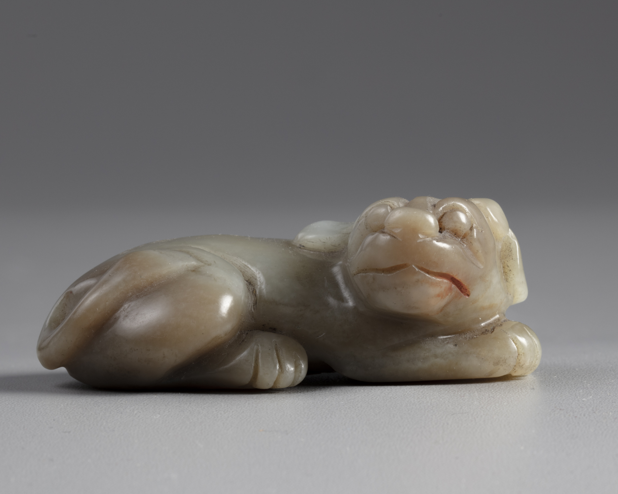 A Chinese celadon jade mythical beast - Image 2 of 4