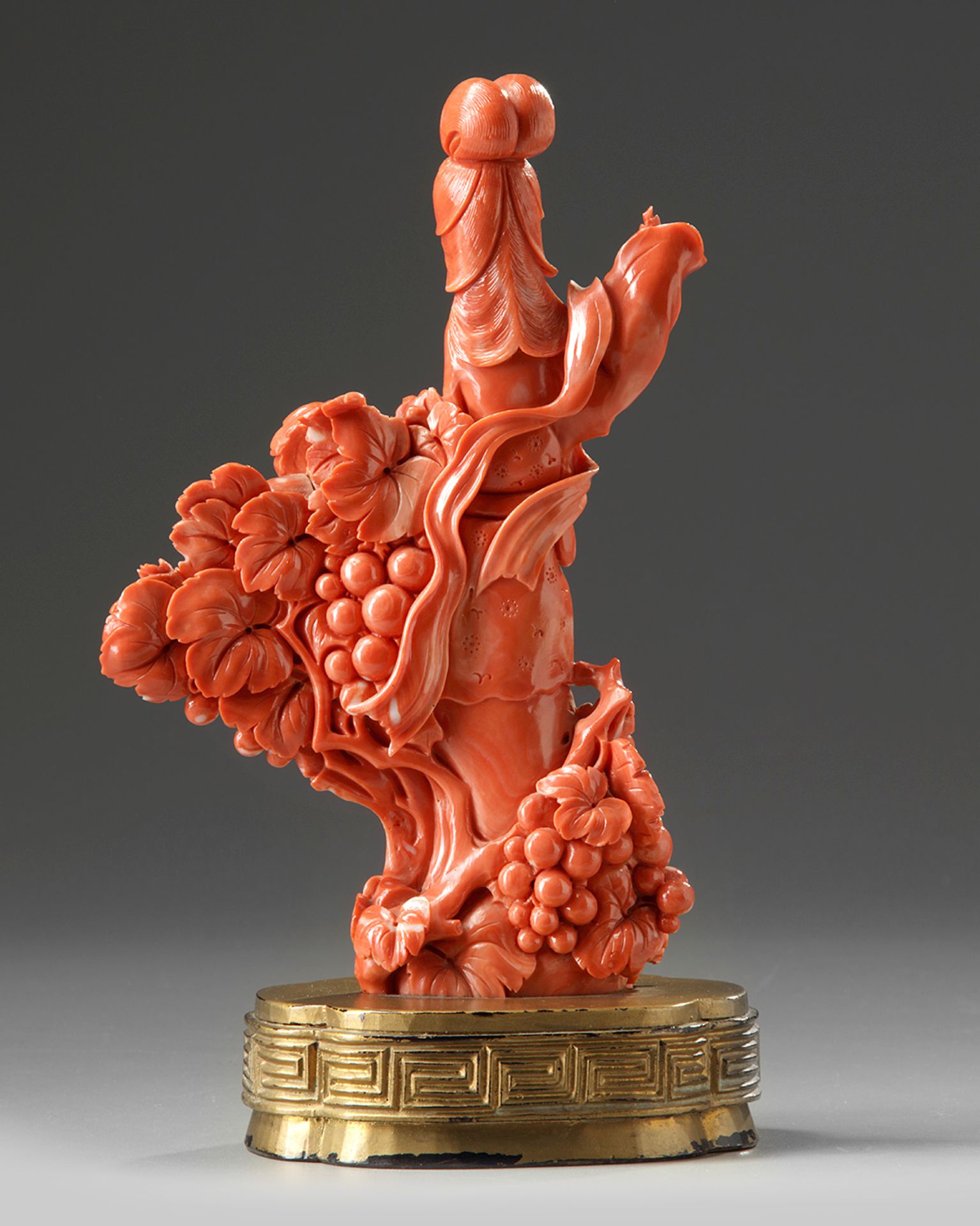 A Chinese red coral lady and boys carving - Bild 2 aus 2