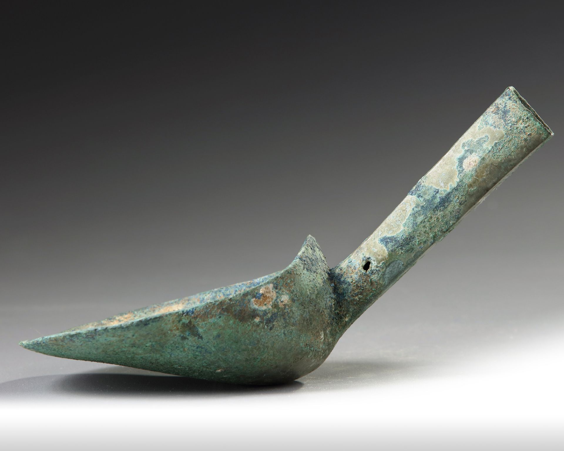 A Chinese bronze ladle - Image 2 of 4