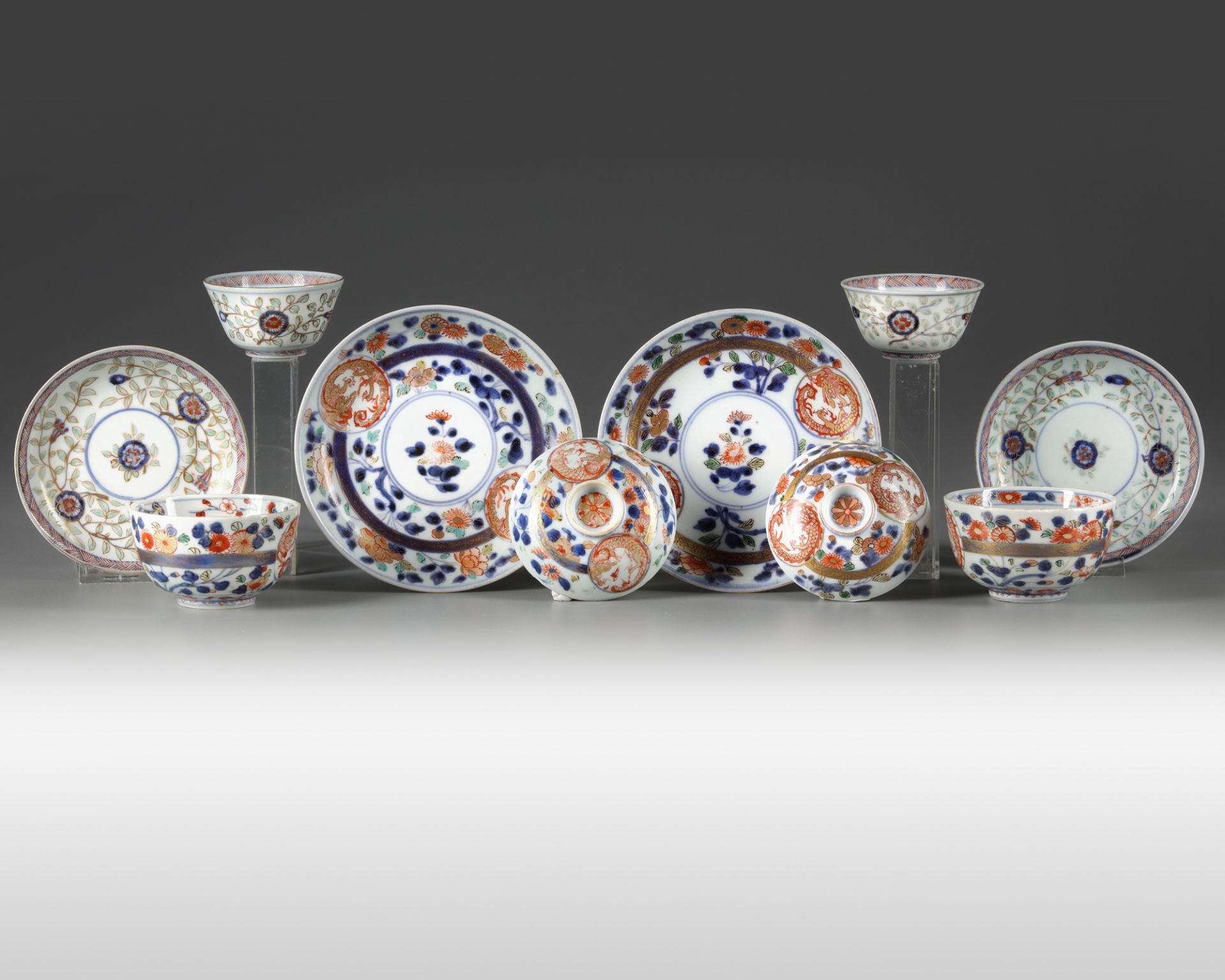 A lot of Japanese Imari bowls, cups and saucers - Bild 2 aus 8