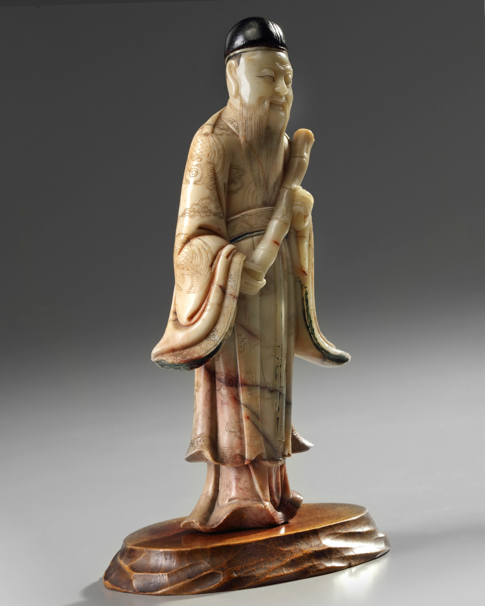 A Chinese soapstone figure of an Immortal - Image 6 of 6