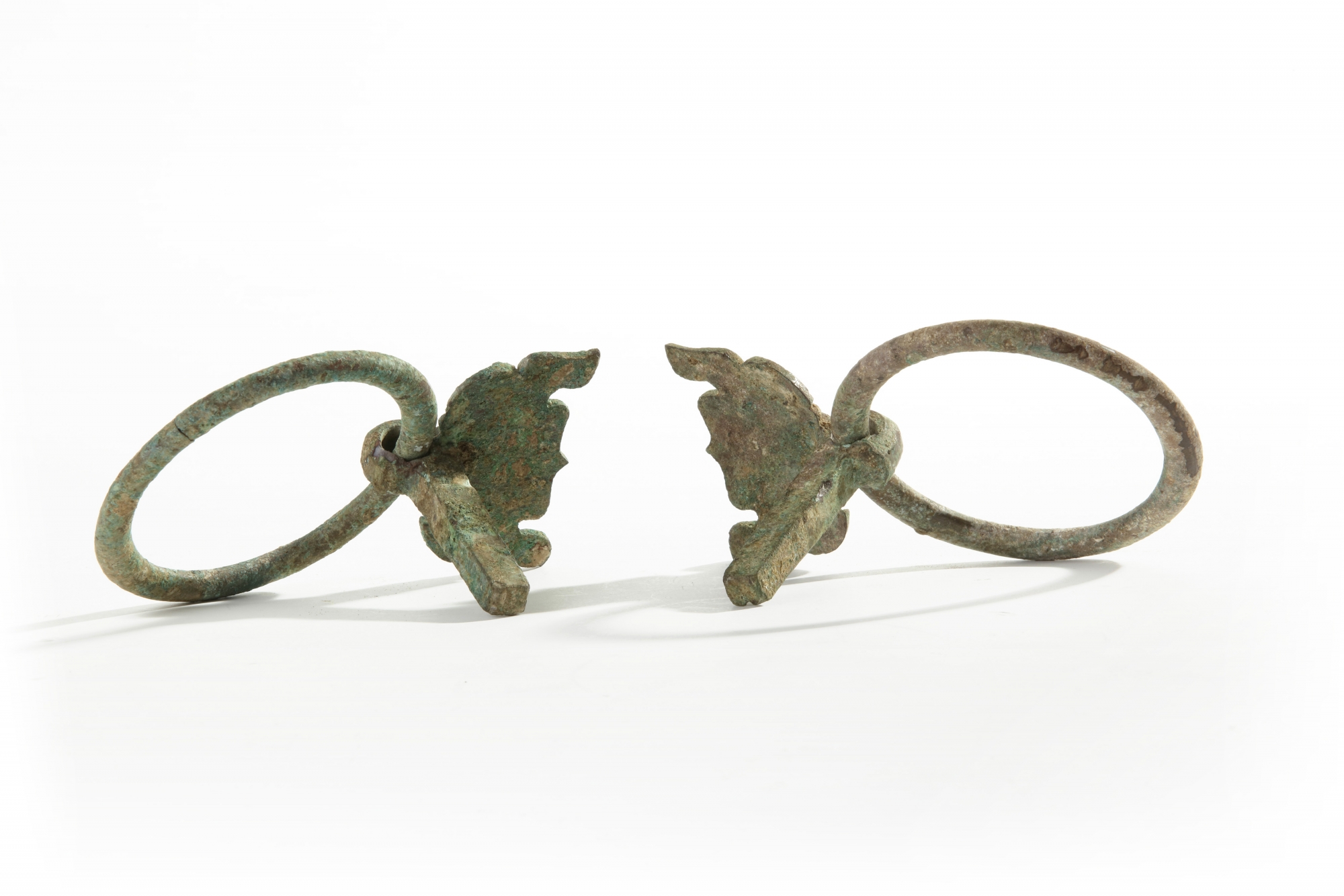 A pair of Chinese bronze taotie mask fittings with loose-ring handles - Image 2 of 4