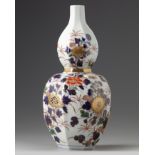 A Japanese Imari double gourd vase