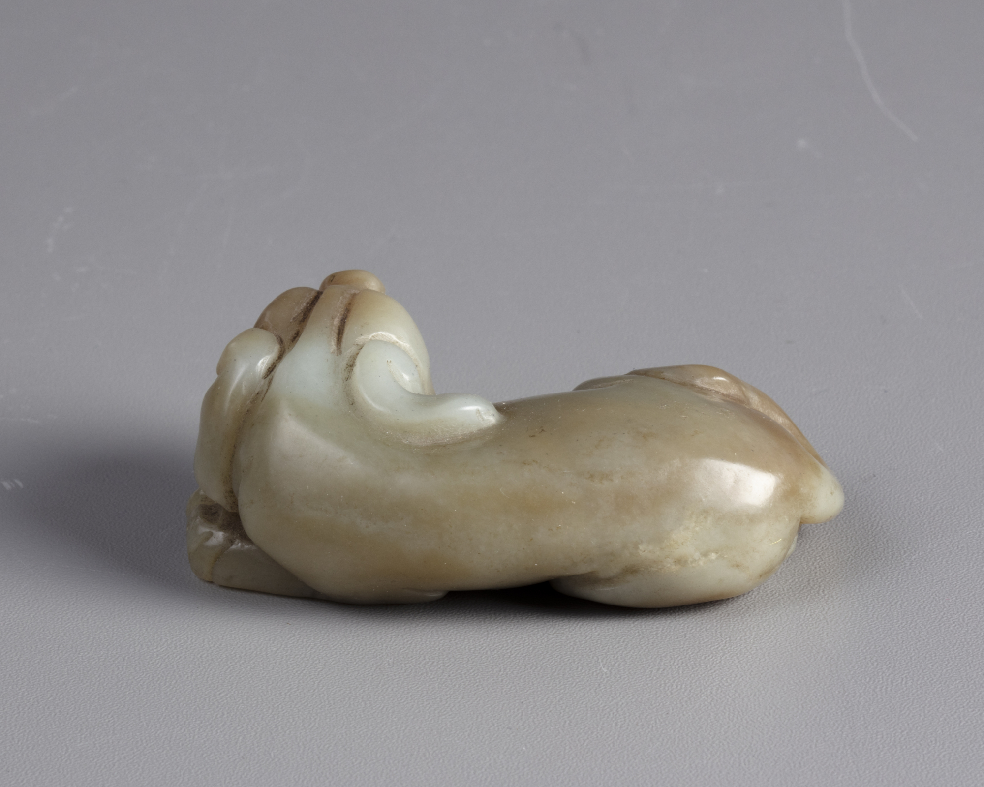 A Chinese celadon jade mythical beast - Image 3 of 4