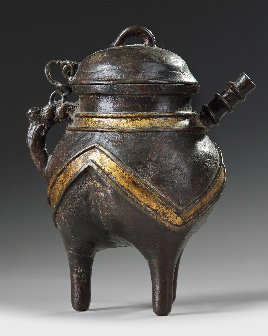 A Chinese parcel-gilt bronze tripod vessel and cover, He - Image 3 of 5
