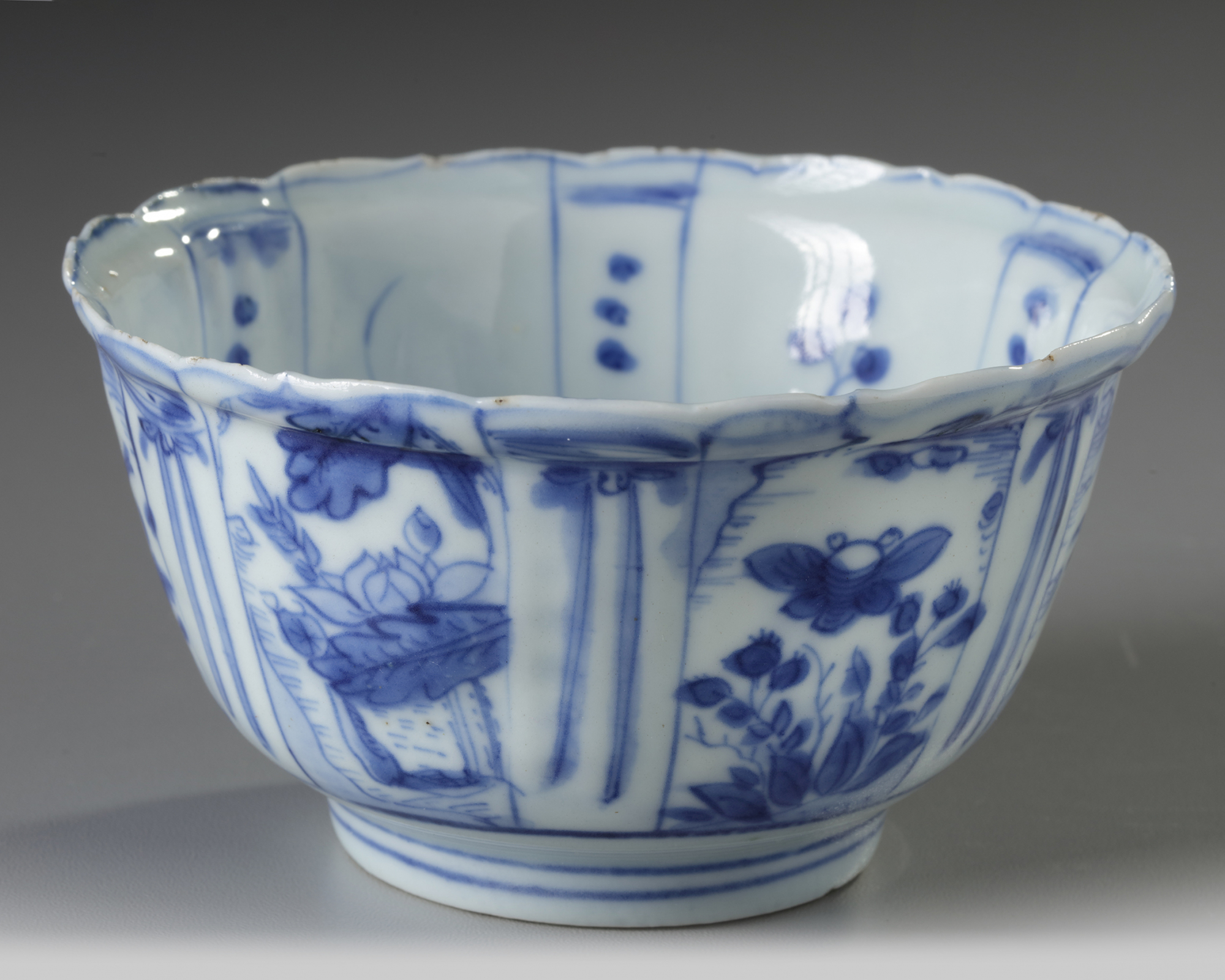 A Chinese blue and white 'Kraak porselein' bowl - Image 4 of 5