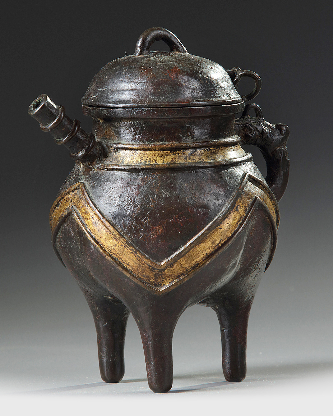 A Chinese parcel-gilt bronze tripod vessel and cover, He - Image 2 of 5