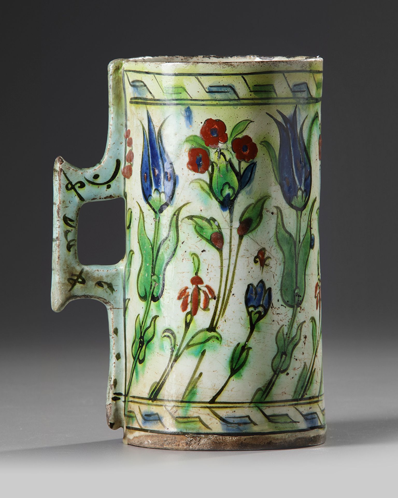 An Ottoman Iznik pottery tankard - Bild 2 aus 5