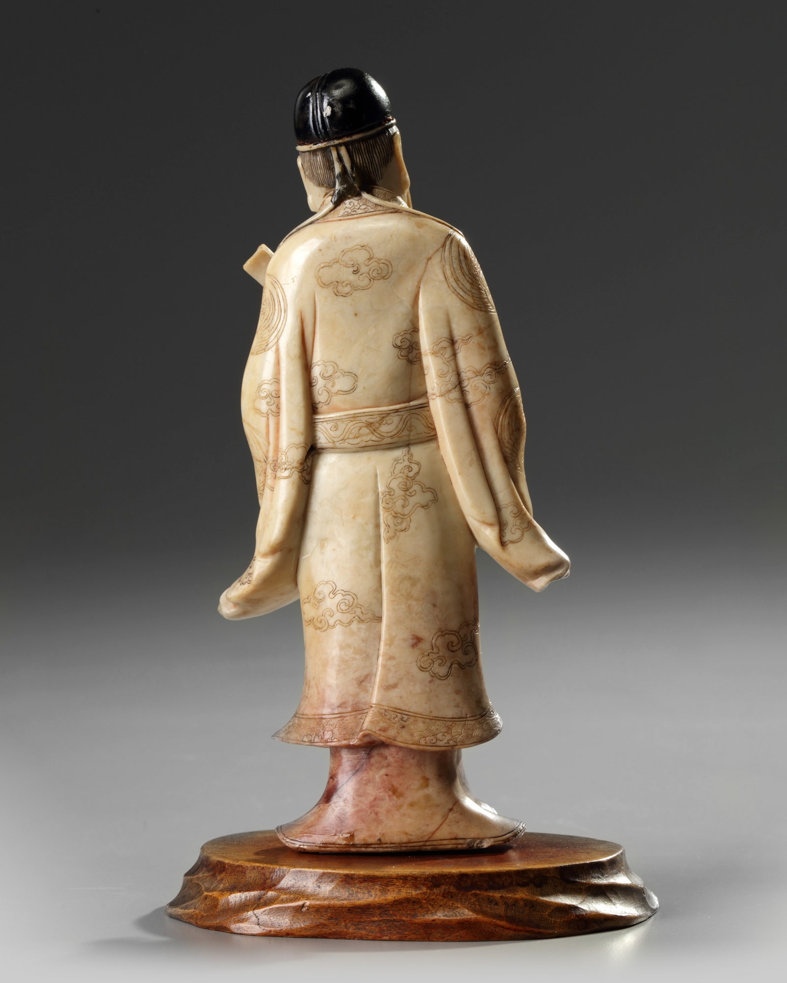 A Chinese soapstone figure of an Immortal - Image 4 of 6