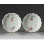 A pair of Japanese Kakiemon dishes