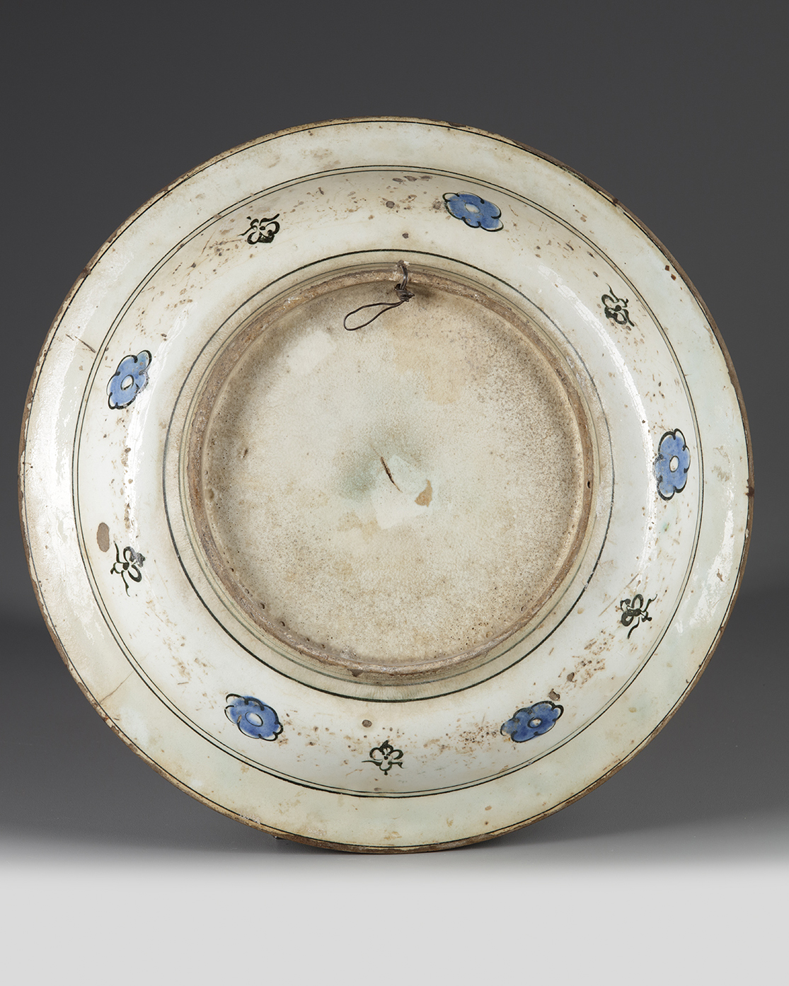 An Ottoman Iznik pottery dish - Image 2 of 2