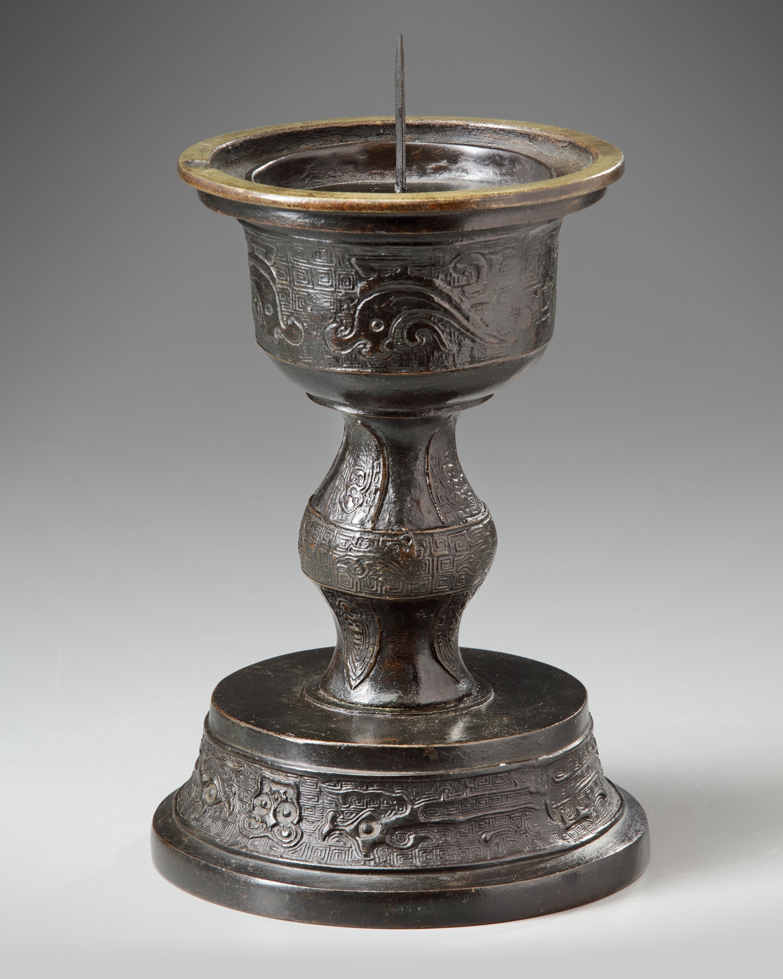 A Chinese bronze candle holder - Image 3 of 5