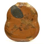 An important Japanese gourd shaped writing box (suzuribako) signed: (1769-1845)