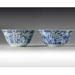A pair of Chinese blue and white foliate-rimmed bowls