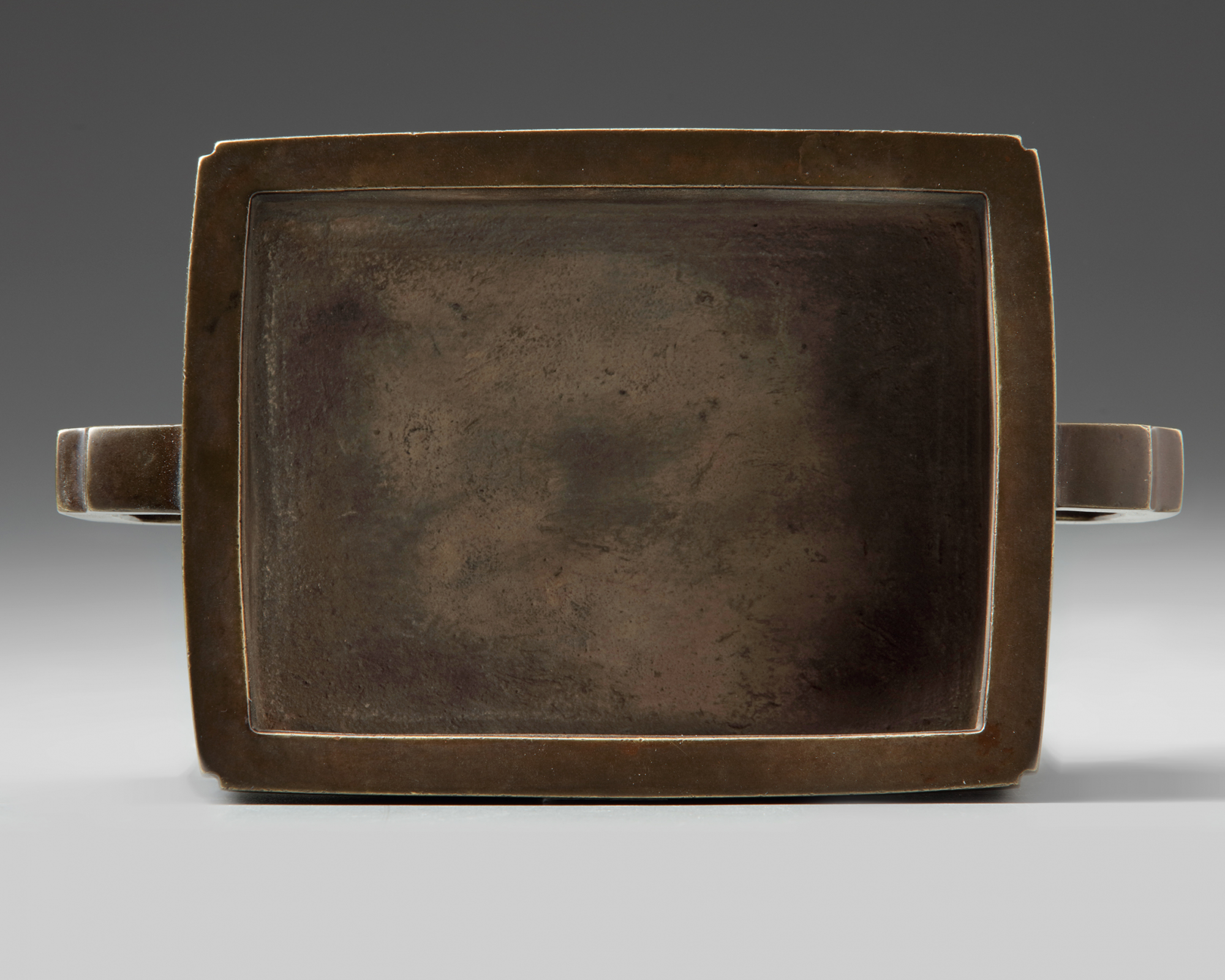 A Chinese bronze rectangular censer - Image 4 of 5