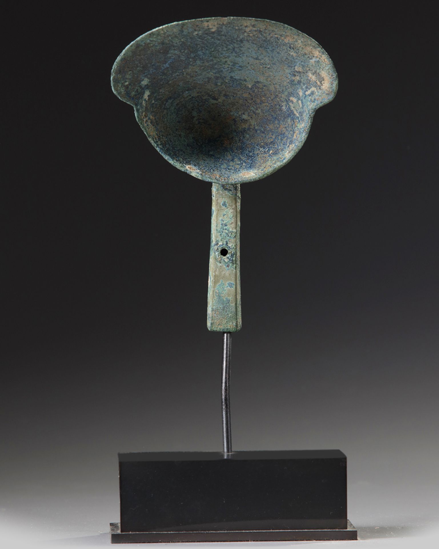 A Chinese bronze ladle - Image 4 of 4