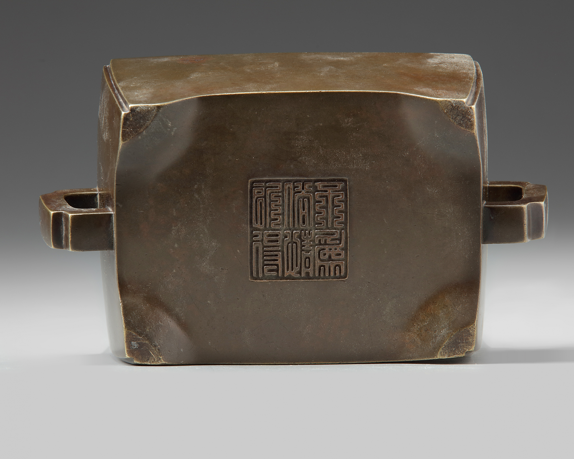A Chinese bronze rectangular censer - Image 5 of 5