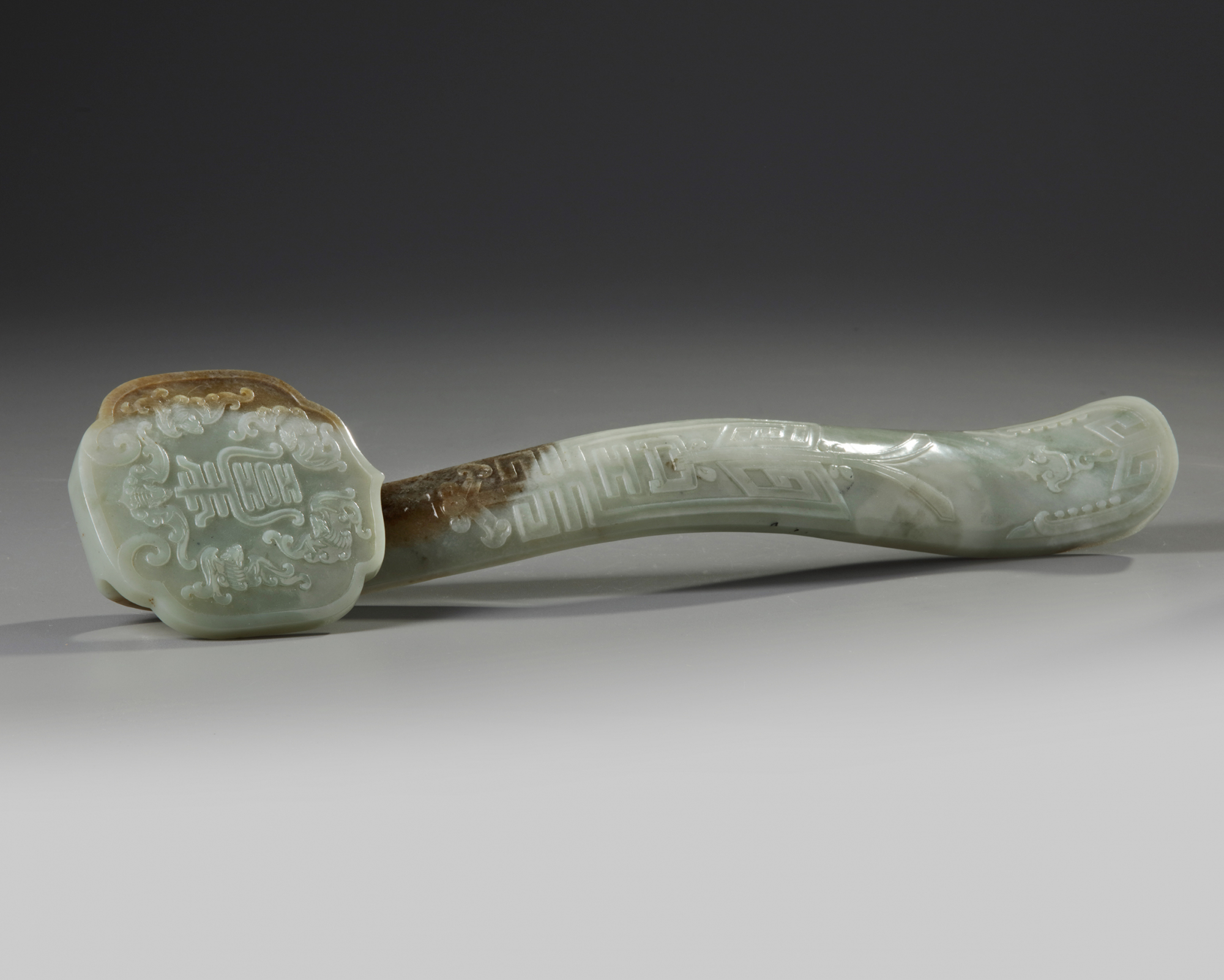 A Chinese pale celadon jade scepter - Image 4 of 4