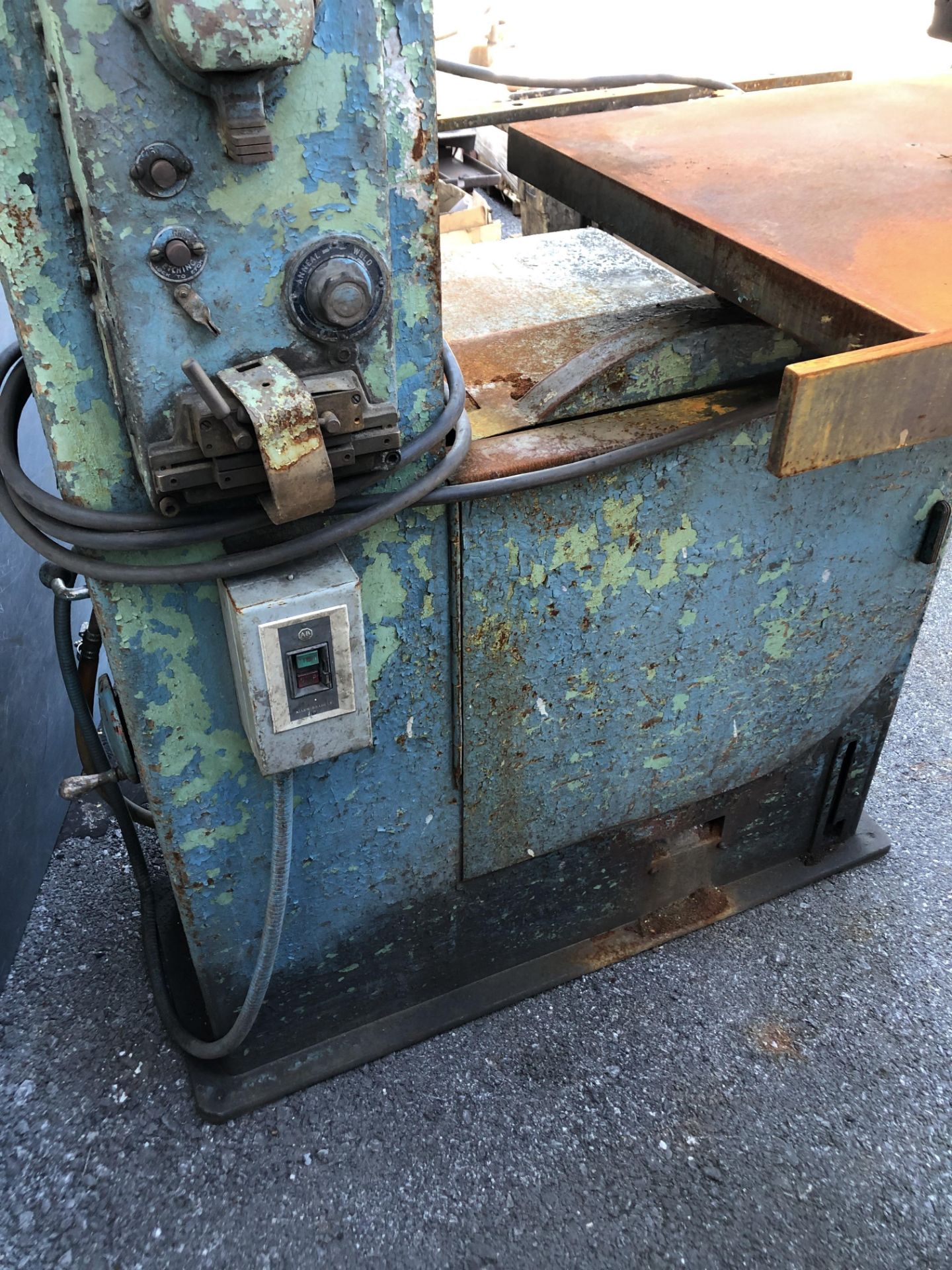 26" Doall Contouring Vertical Band Saw - Image 7 of 7