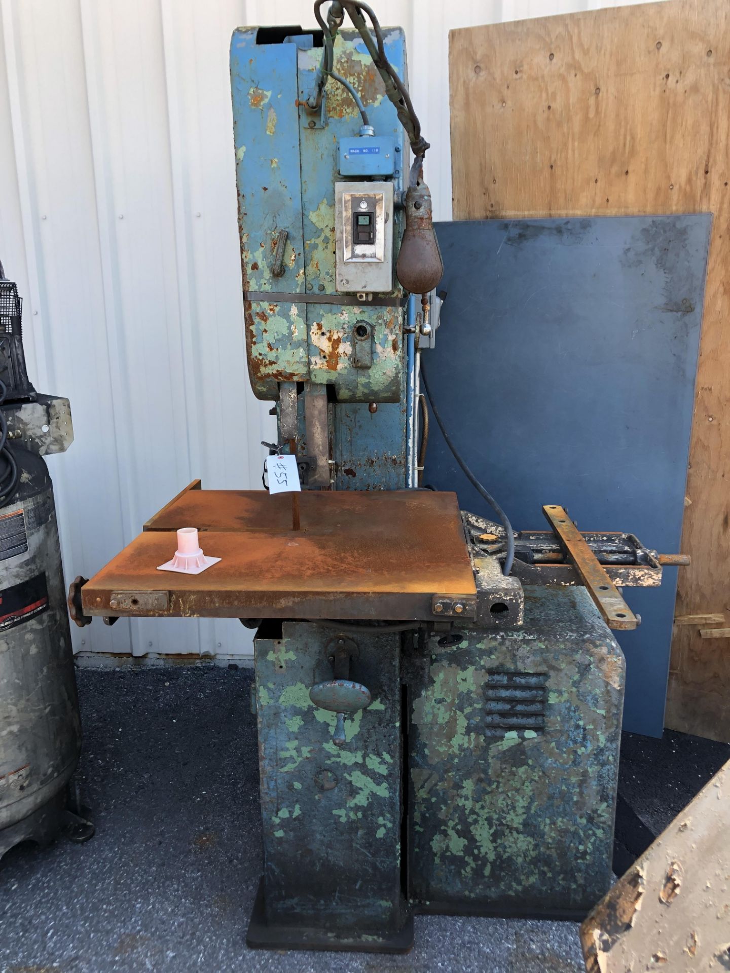 26" Doall Contouring Vertical Band Saw - Image 2 of 7