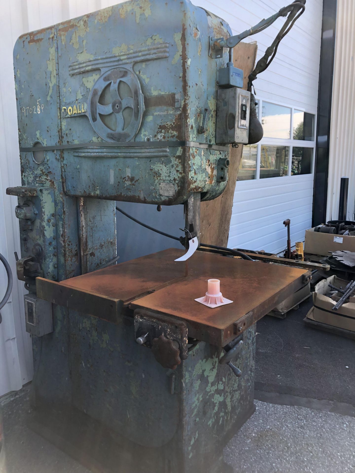 26" Doall Contouring Vertical Band Saw - Image 4 of 7