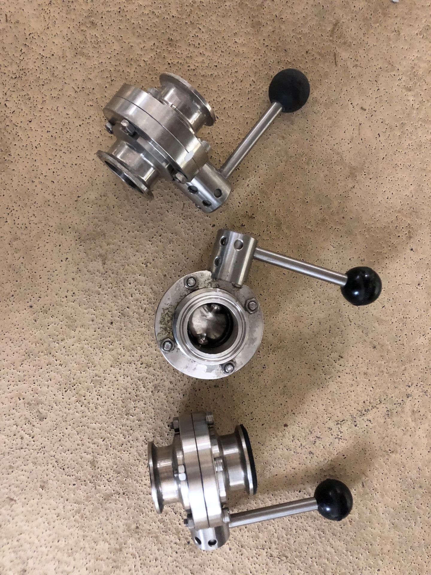 1 1/2" 2 way valve (ball handle) 3 times your bid - Image 2 of 3