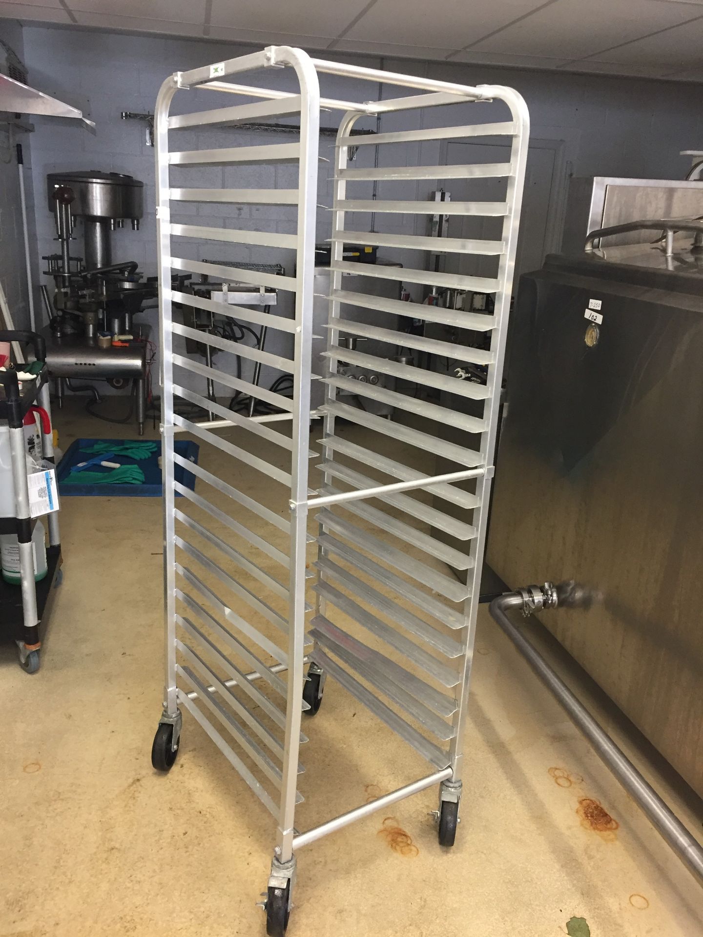 Bakery rack on wheels - Image 2 of 3