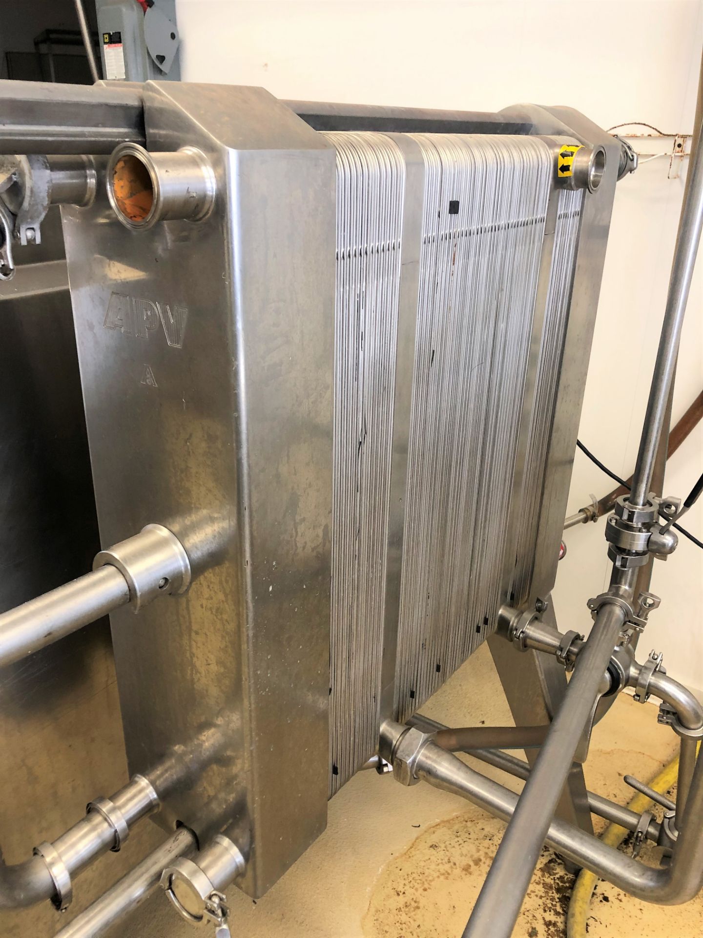 APV htst plate pasteurizer 500 gallons per hour. This item was bought as a complete working unit out - Image 4 of 21