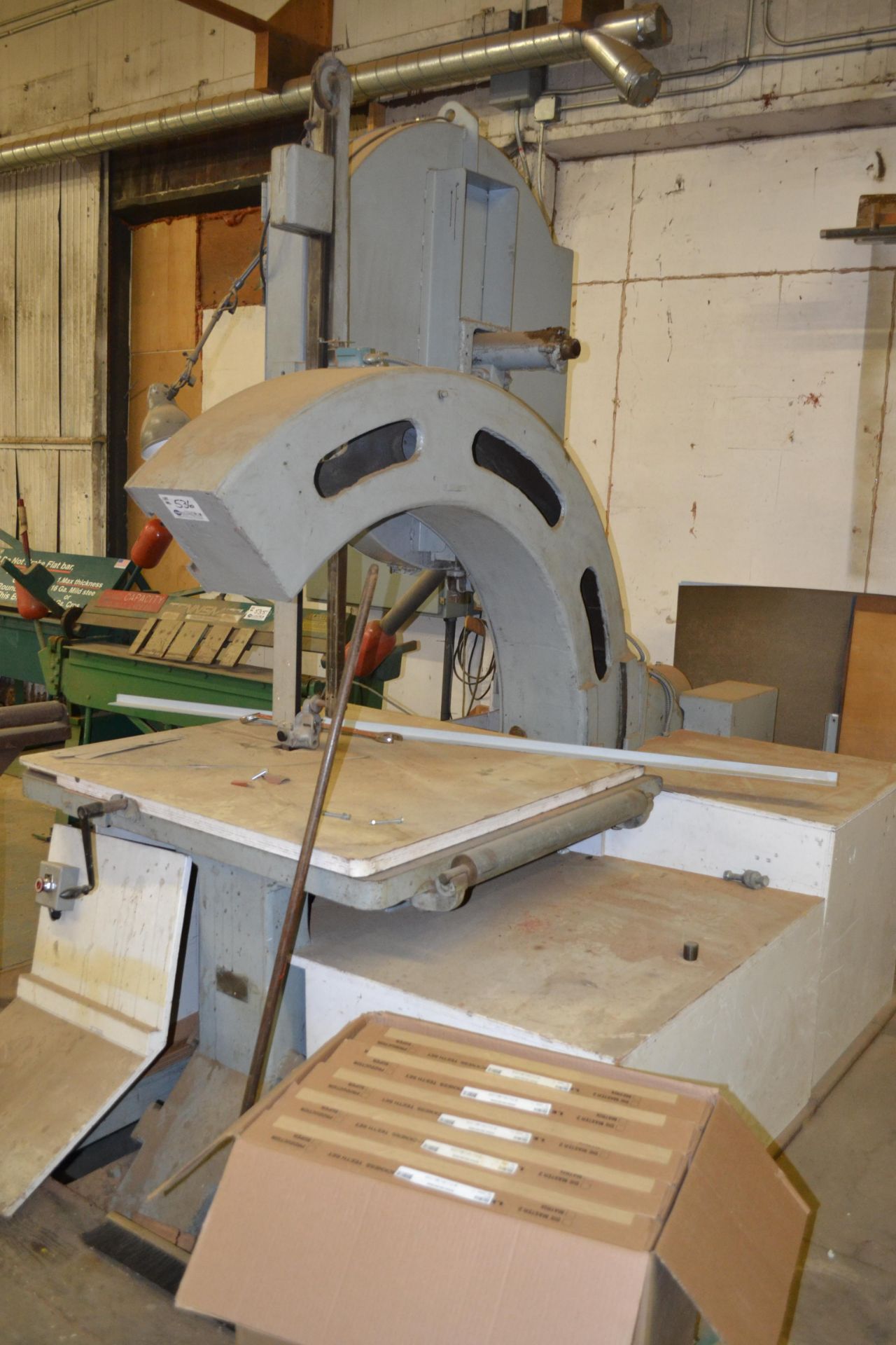 Harron wood cutting bandsaw