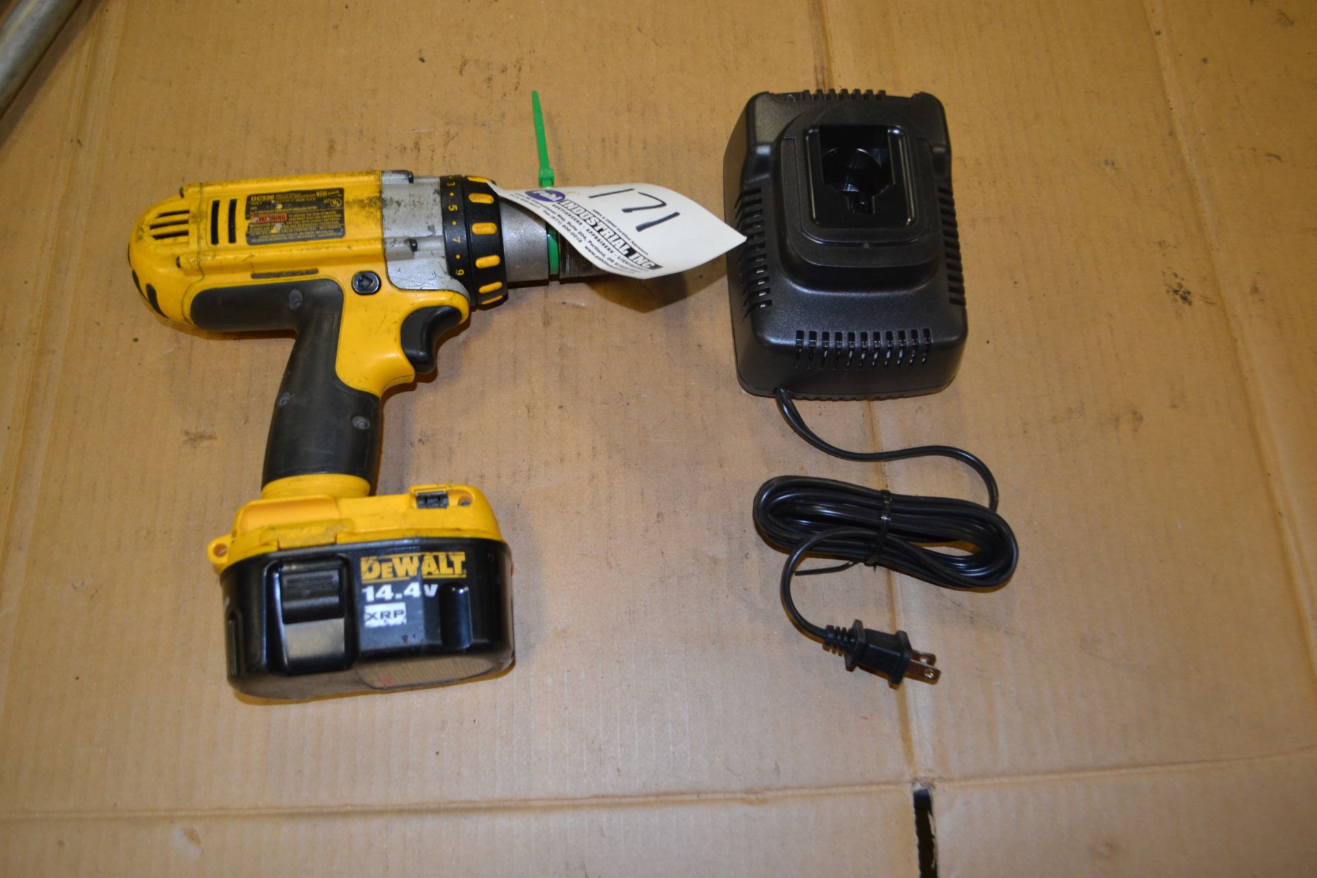 Dewalt 1/2" 18 volt with charger and extra battery