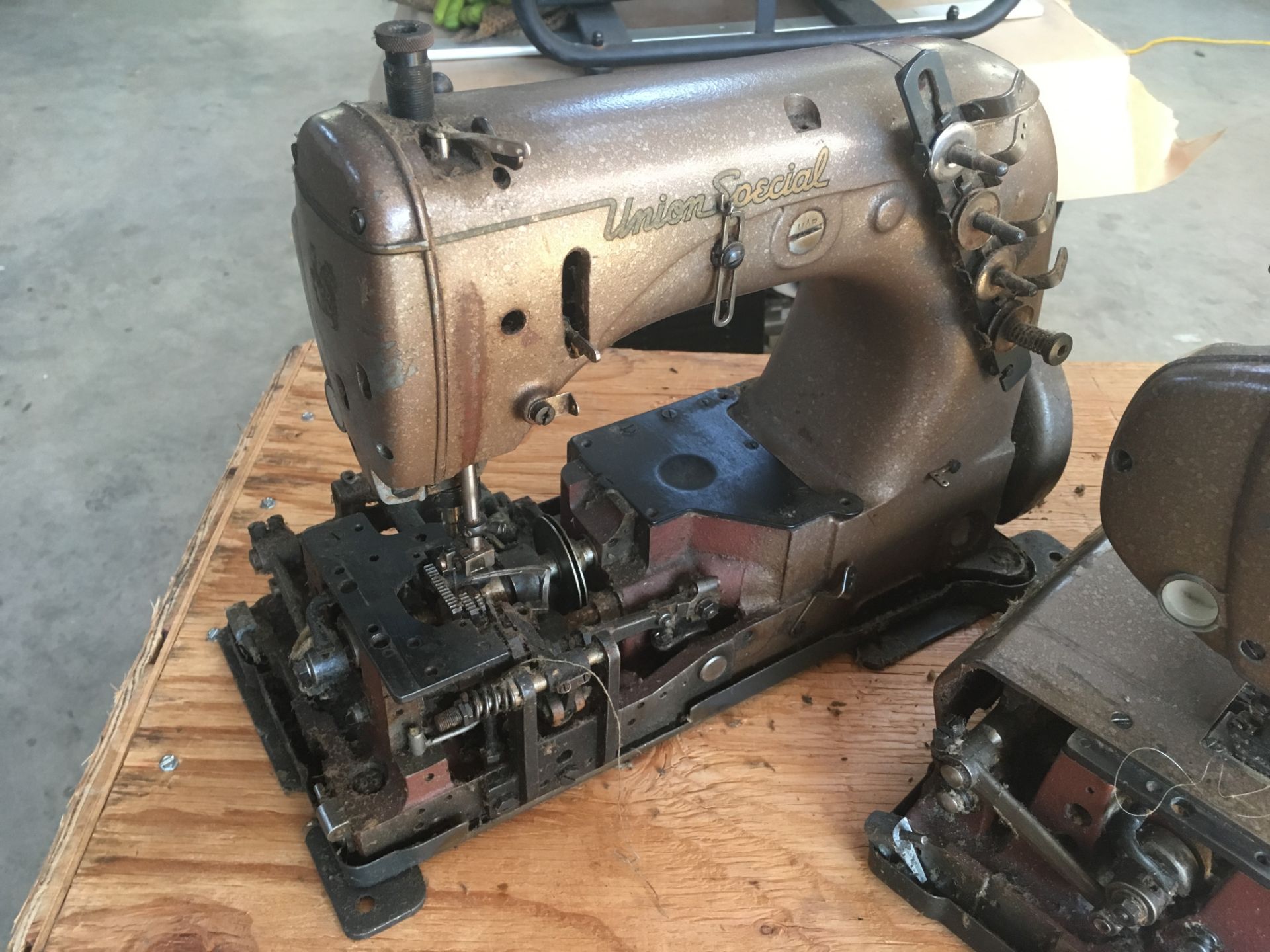 (3) Union Station Sewing Machines (not known if operational) - Image 4 of 4