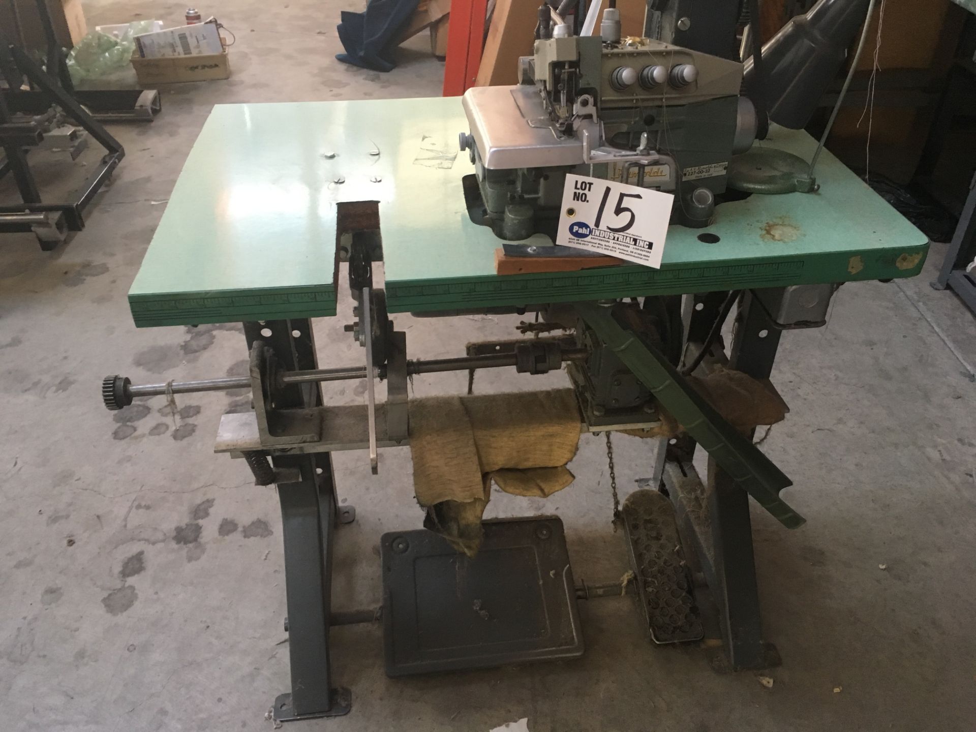 Rimoldi 227-00-32 Serger Sewing Machine